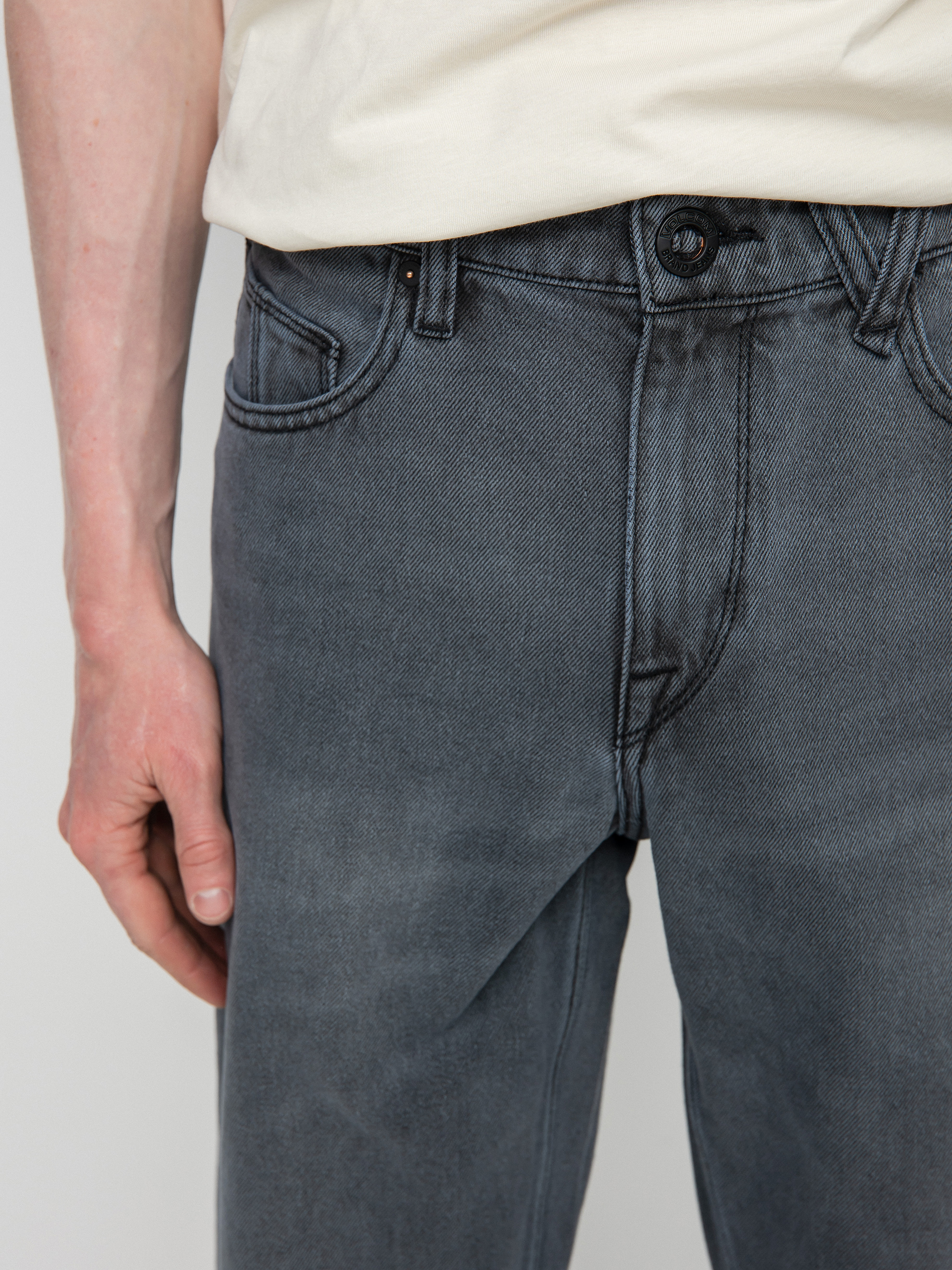 Spodnie Volcom Modown Tapered Denim (fade to black)