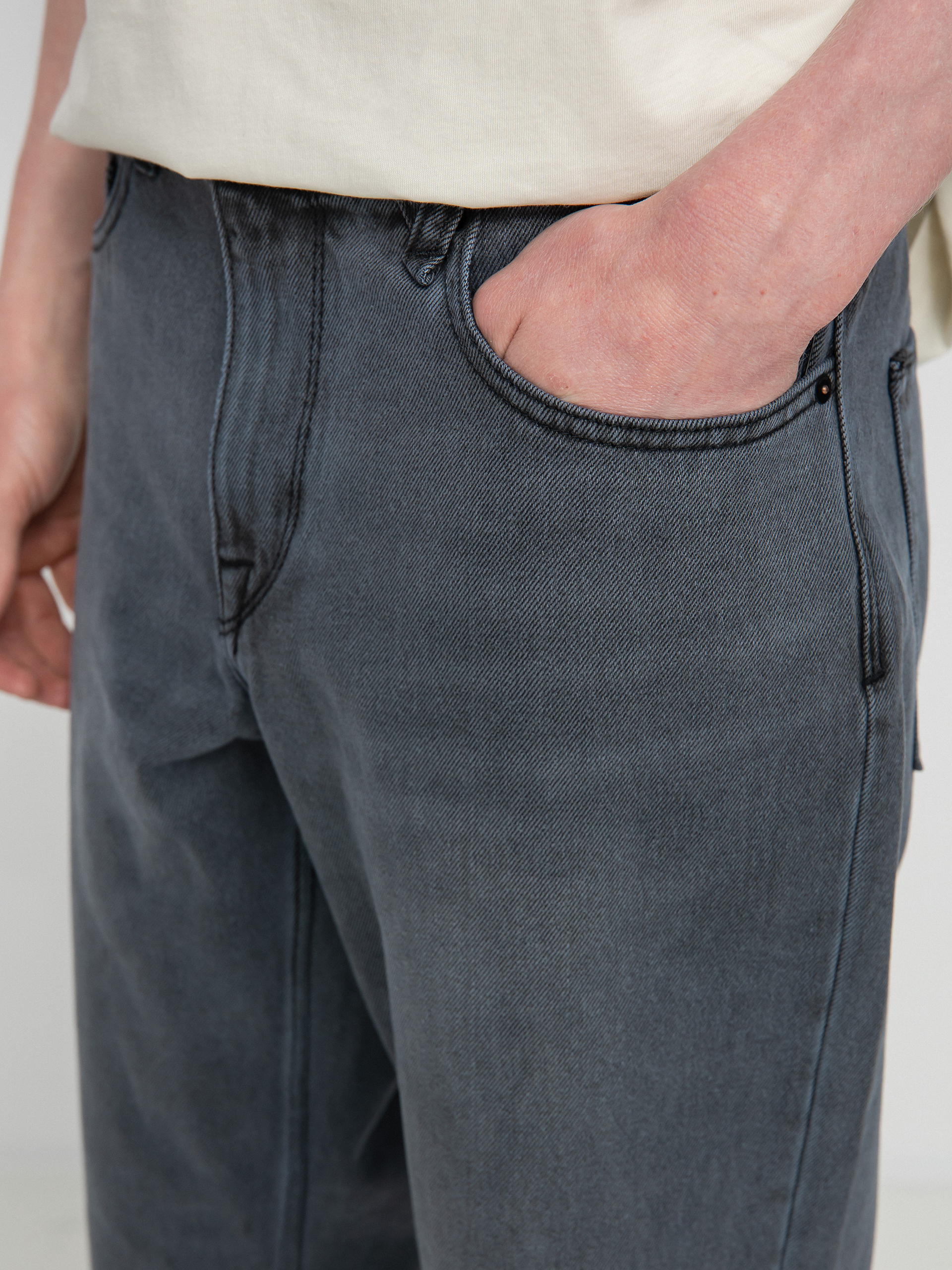 Spodnie Volcom Modown Tapered Denim (fade to black)