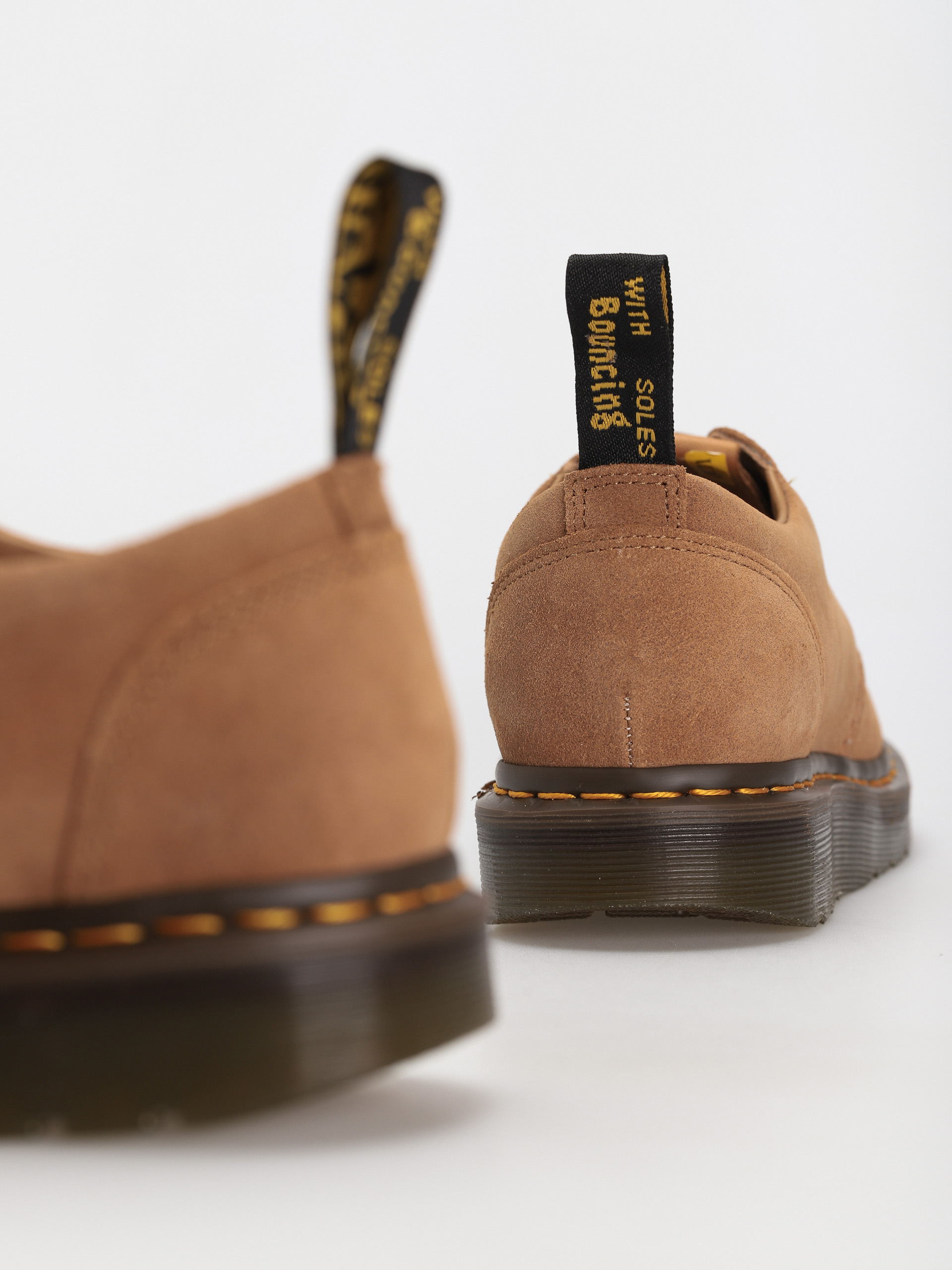 Buty Dr. Martens Berman Lo - brązowy (tan shortstop)