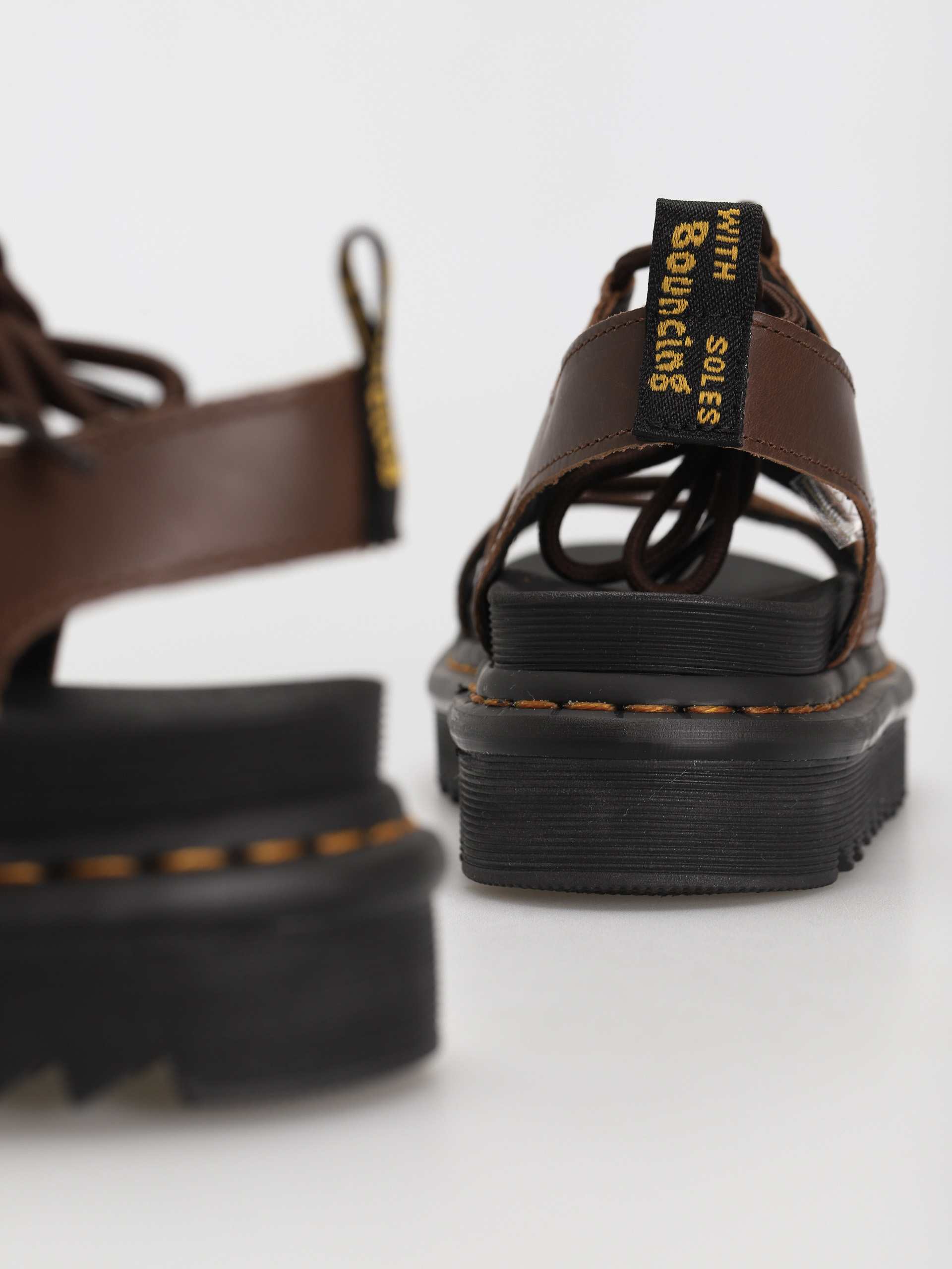 Sandały Dr. Martens Nartilla Wmn (dark brown oily illusion)