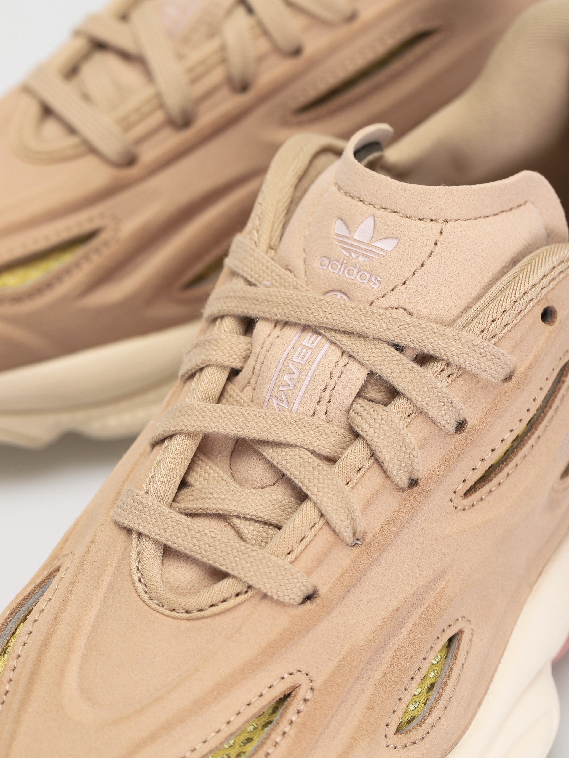 Buty adidas Originals Ozweego Celox Wmn (stpanu/wonwhi/clpink)