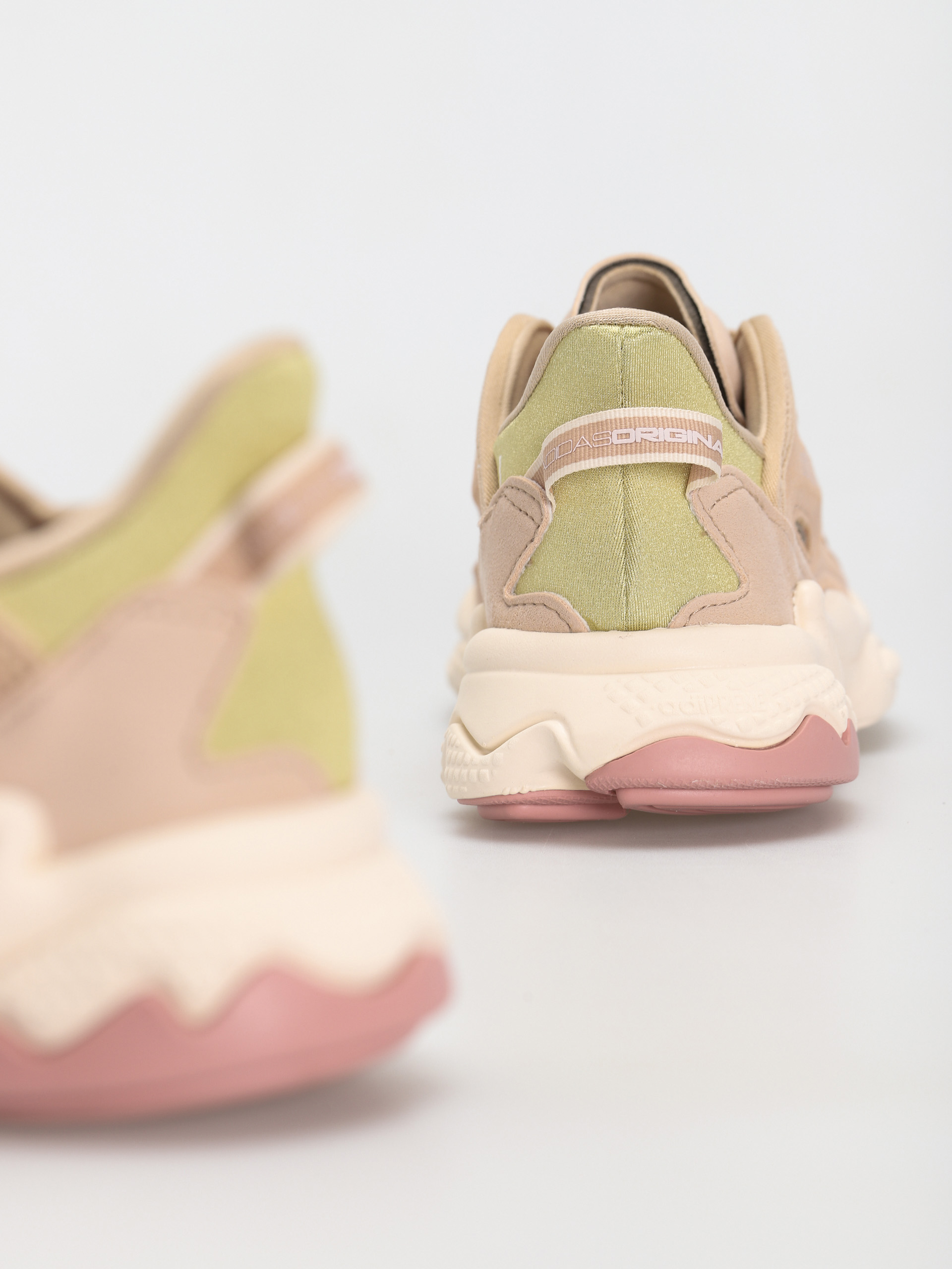 Buty adidas Originals Ozweego Celox Wmn (stpanu/wonwhi/clpink)