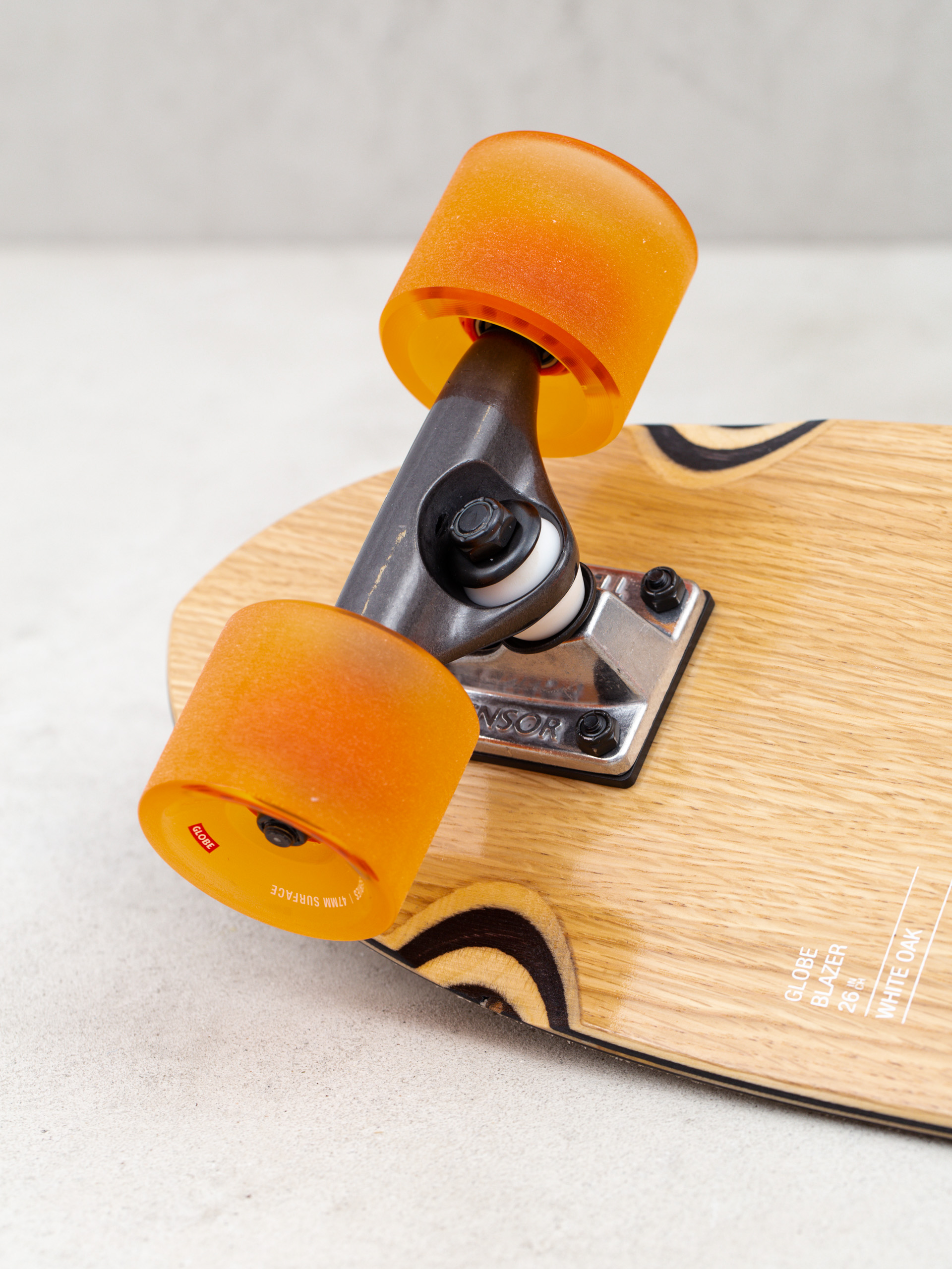 Deskorolka cruiser Globe Blazer (white oak/concrete)
