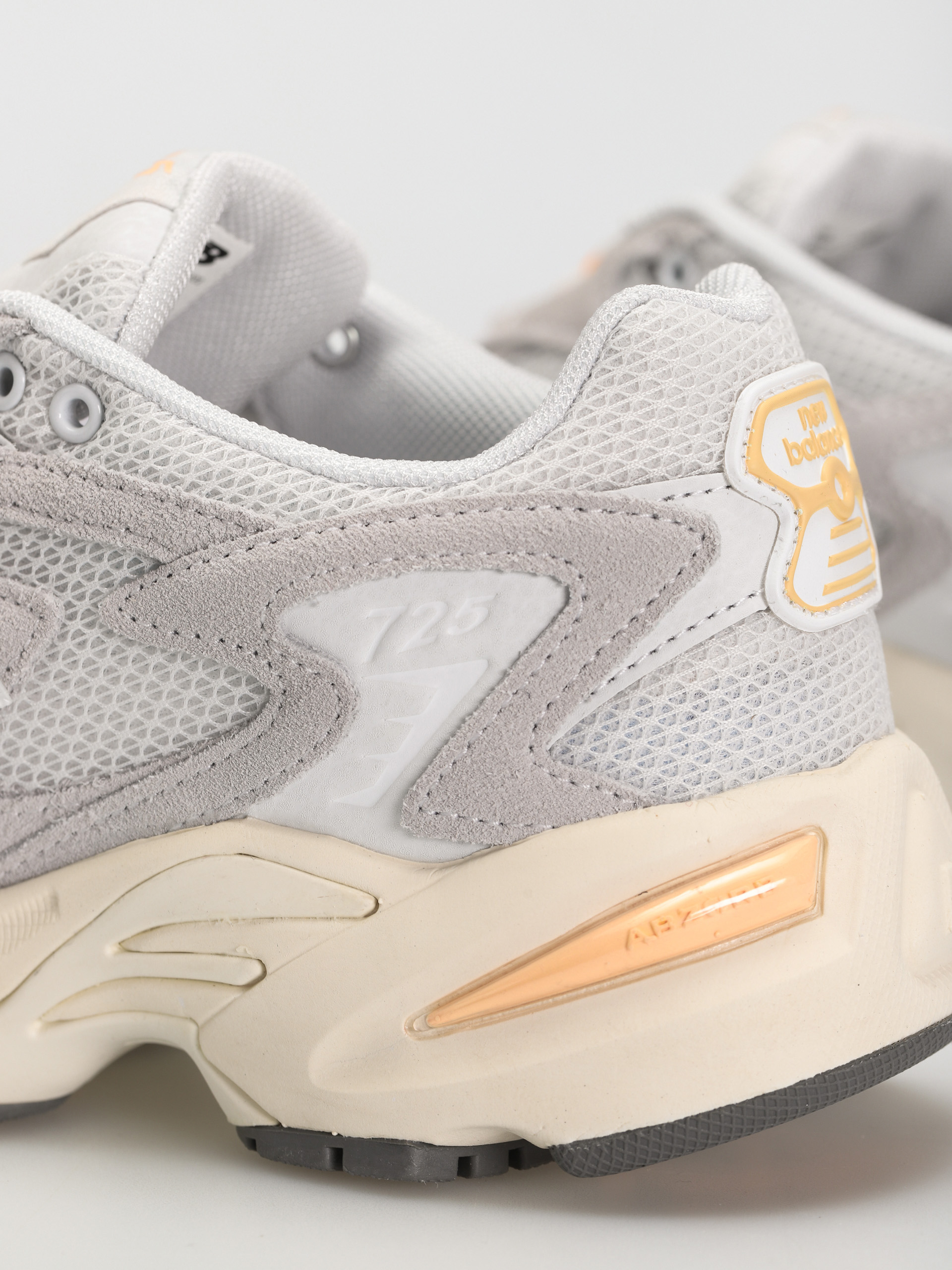 Buty New Balance 725 (munsell white)