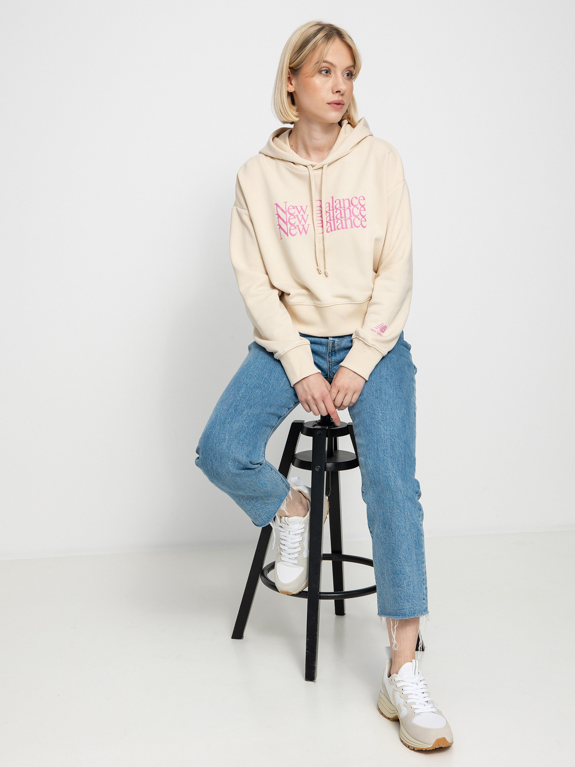 Bluza z kapturem New Balance Essentials Celebrate HD Wmn (beige)