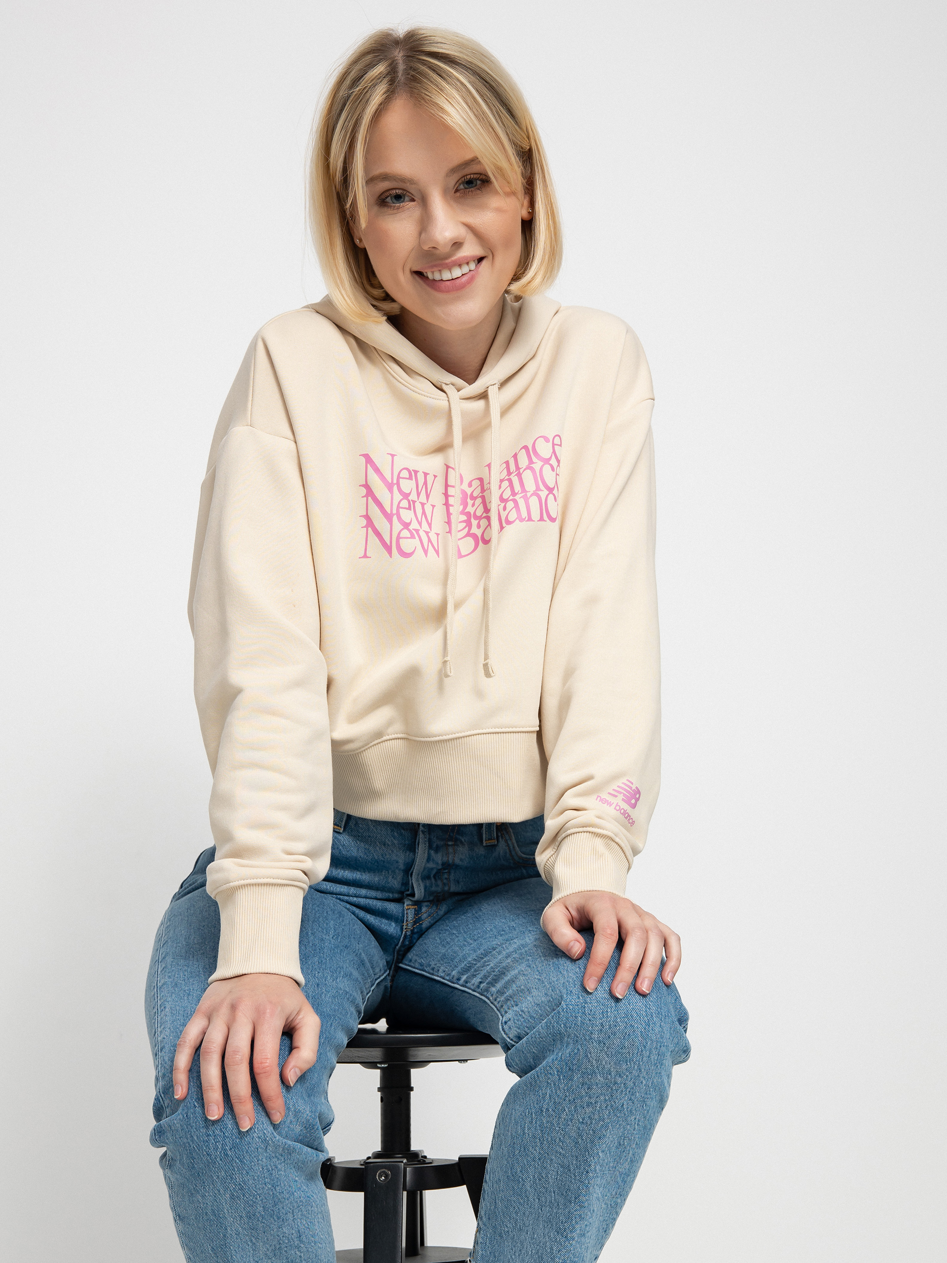 Bluza z kapturem New Balance Essentials Celebrate HD Wmn (beige)