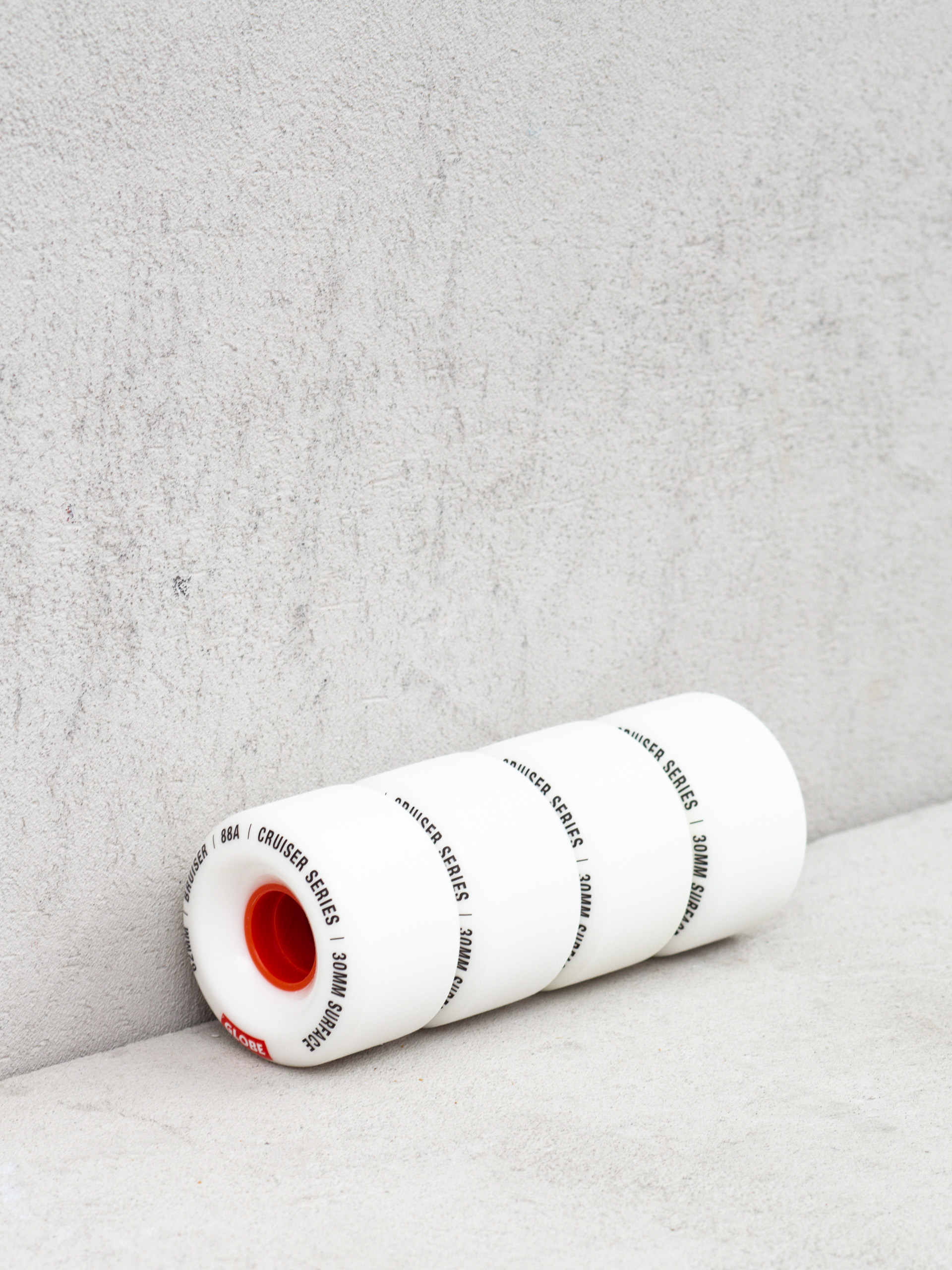 Kółka Globe Bruiser (white/red)