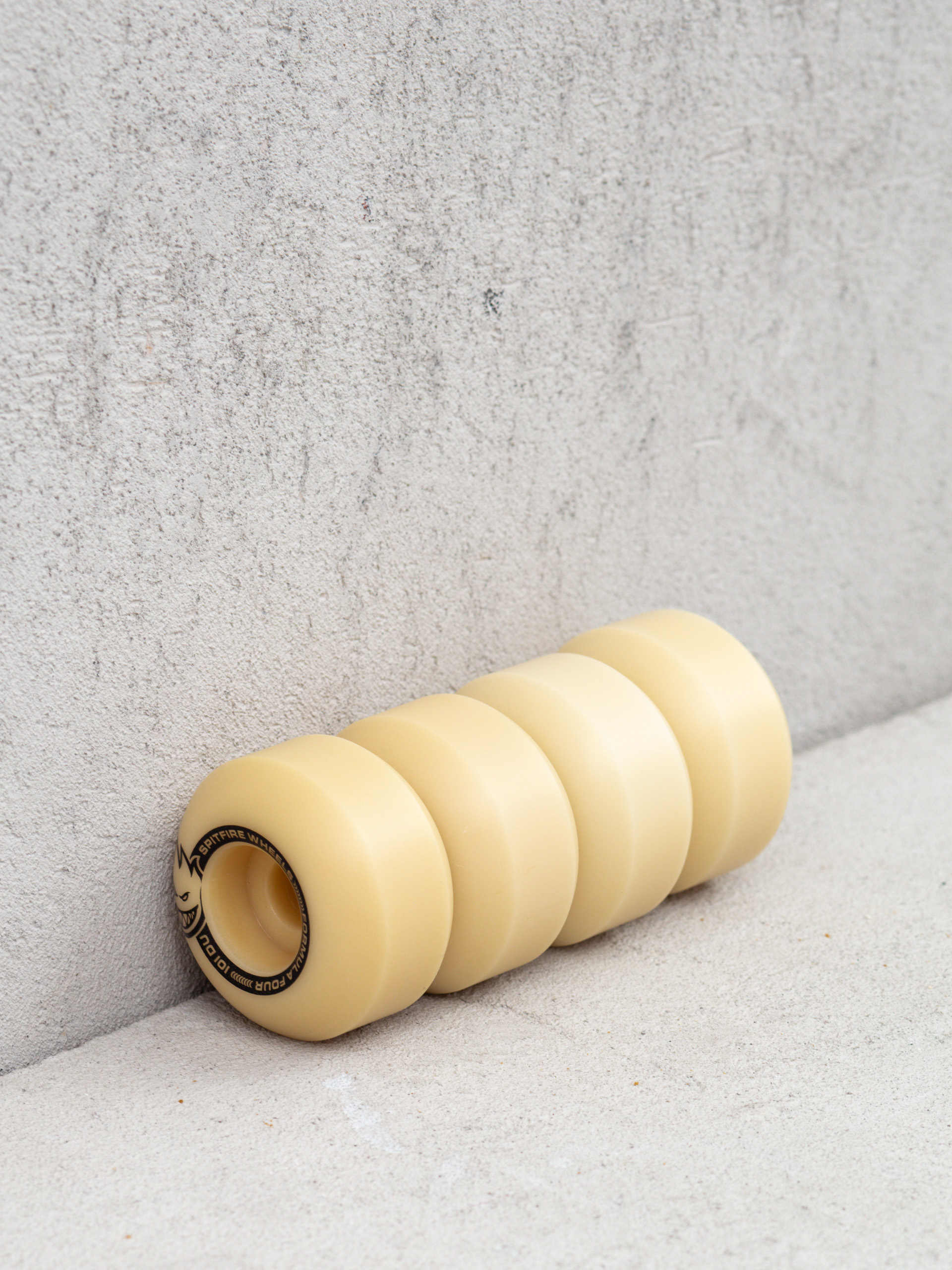 Kółka Spitfire F4 101D Classic Shape (black/natural)