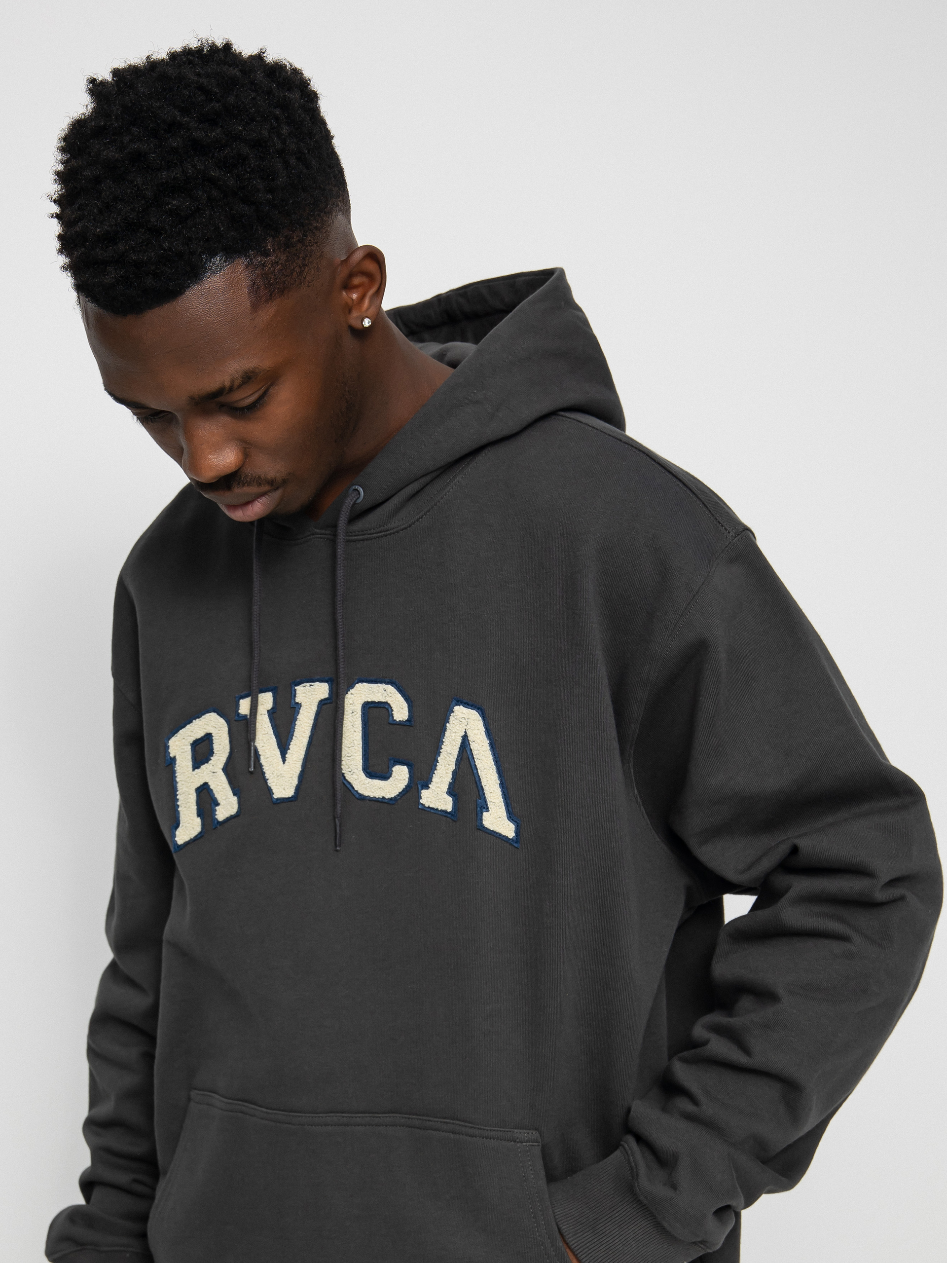 Bluza z kapturem RVCA Concord Applique HD (pirate black)