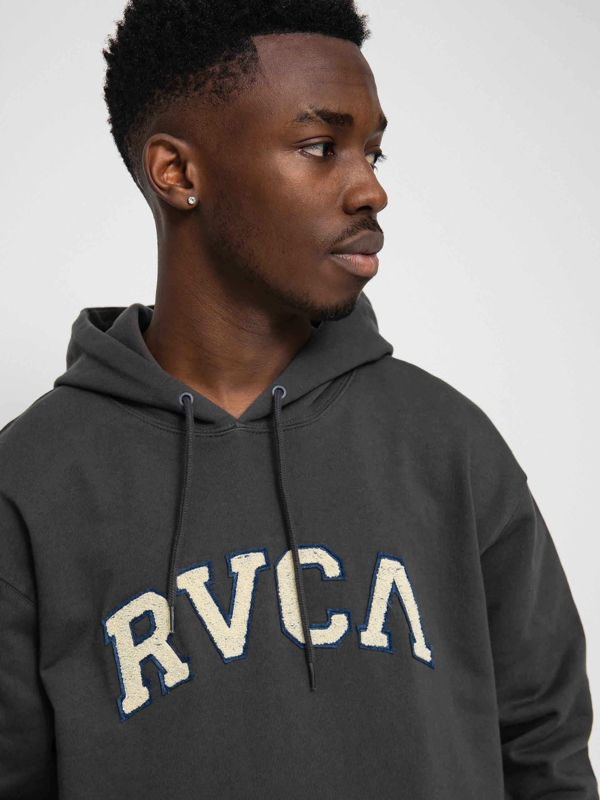 Bluza z kapturem RVCA Concord Applique HD (pirate black)