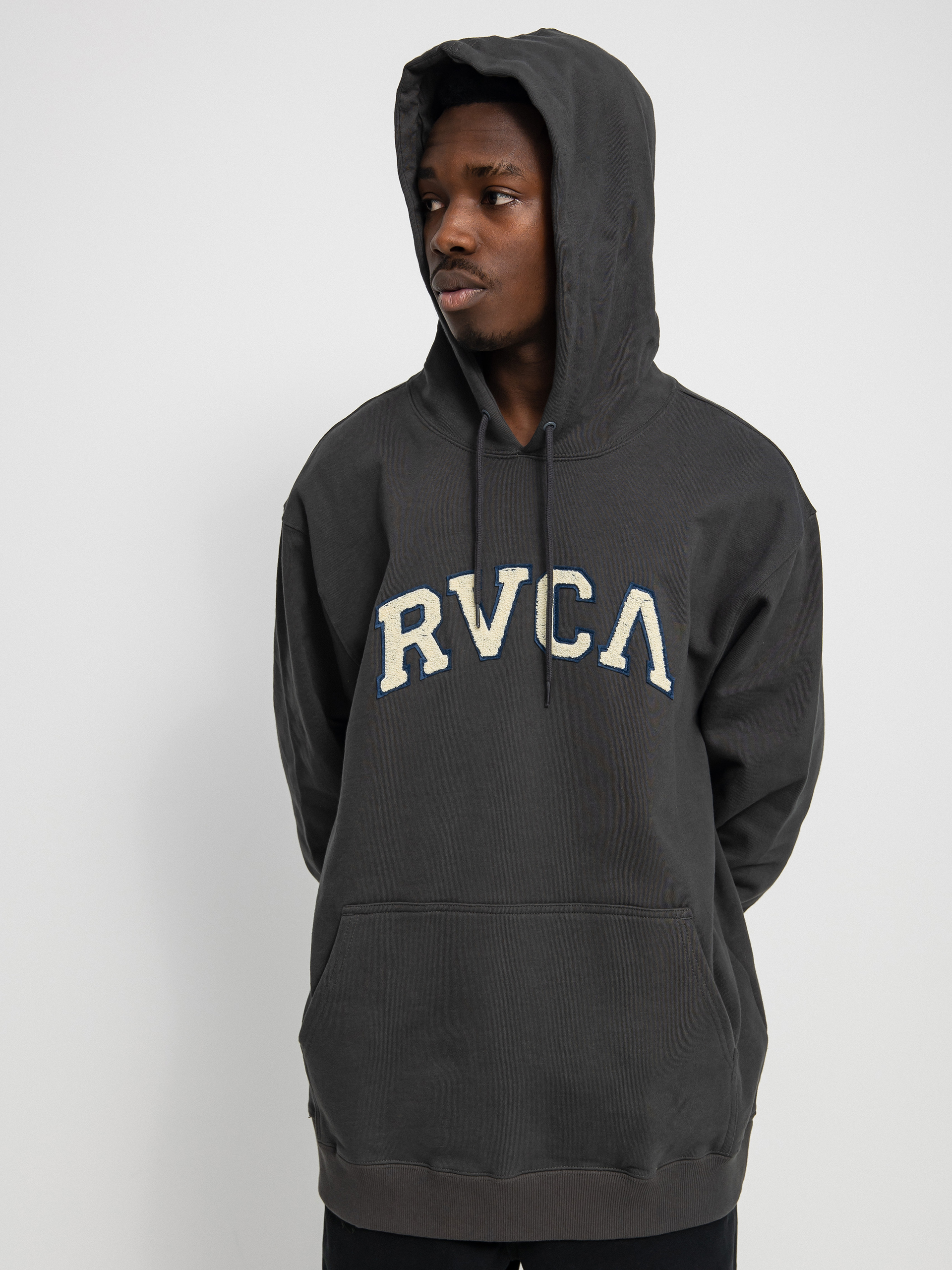 Bluza z kapturem RVCA Concord Applique HD (pirate black)
