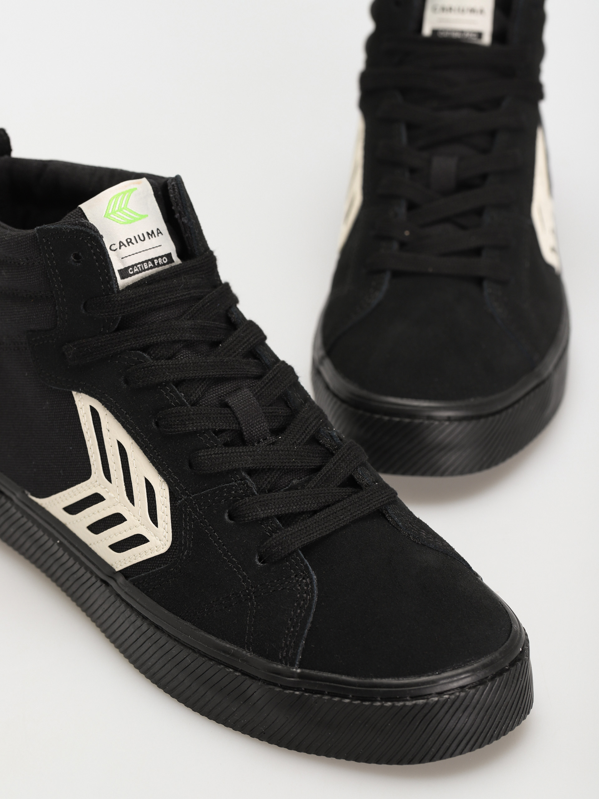 Buty Cariuma Catiba High Pro (all black suede and canvas ivory logo)