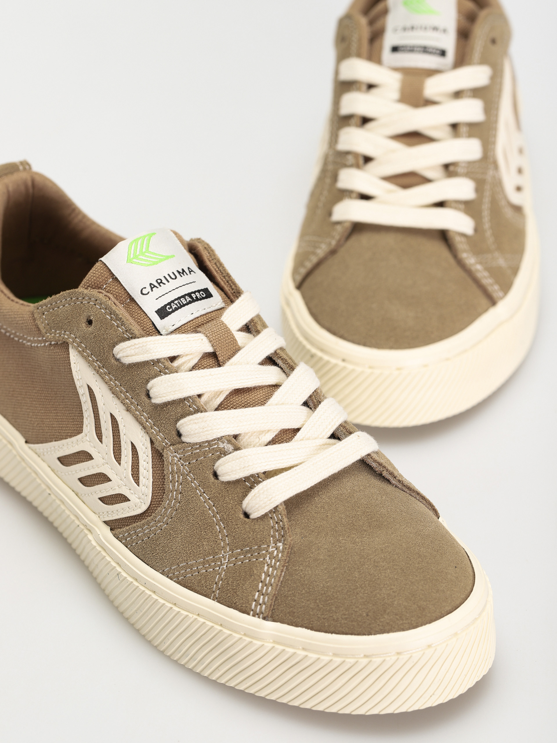 Buty Cariuma Catiba Pro (burnt sand suede and canvas contrast thread ivory logo)