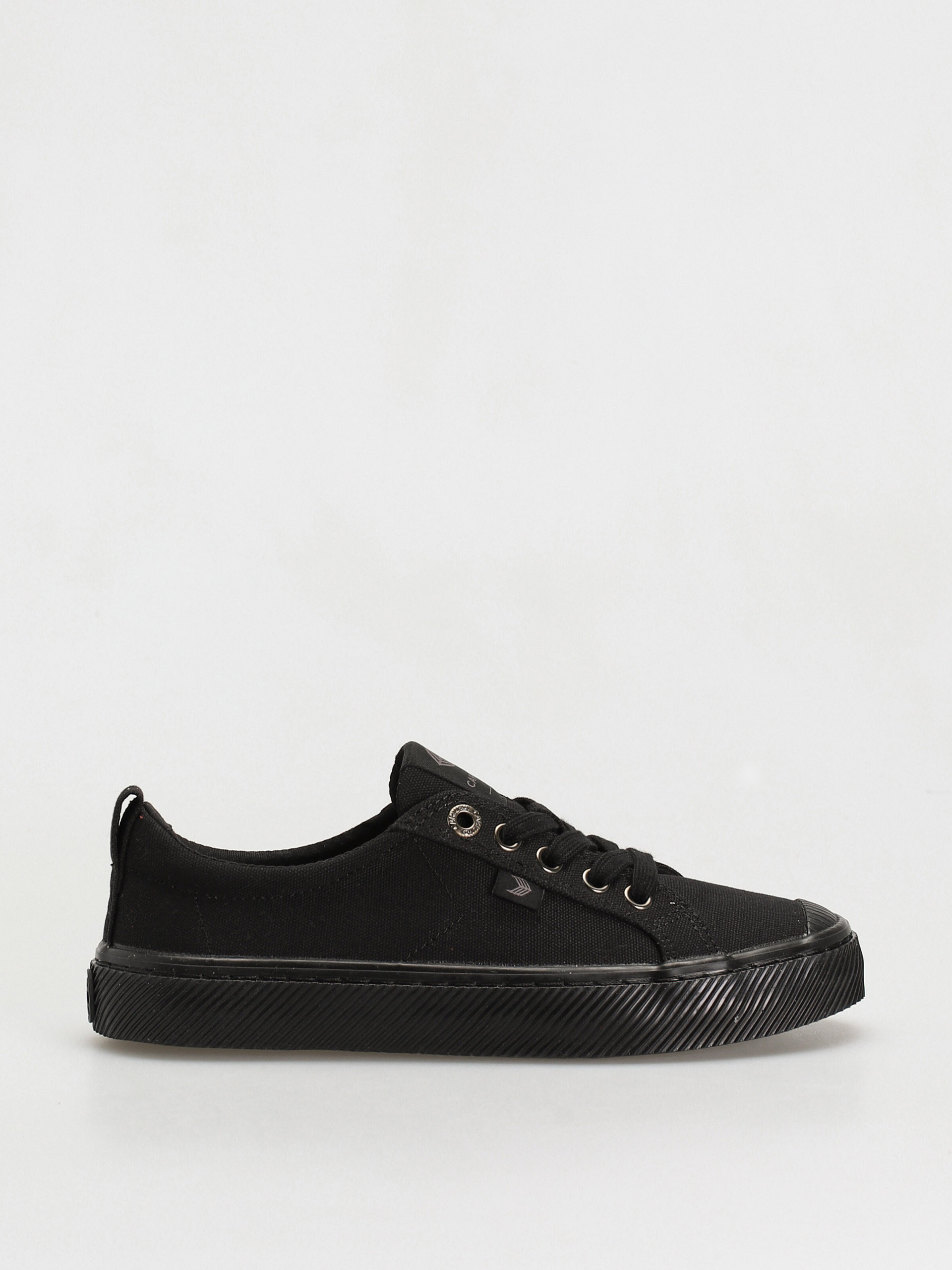 Buty Cariuma Oca Low (all black canvas)