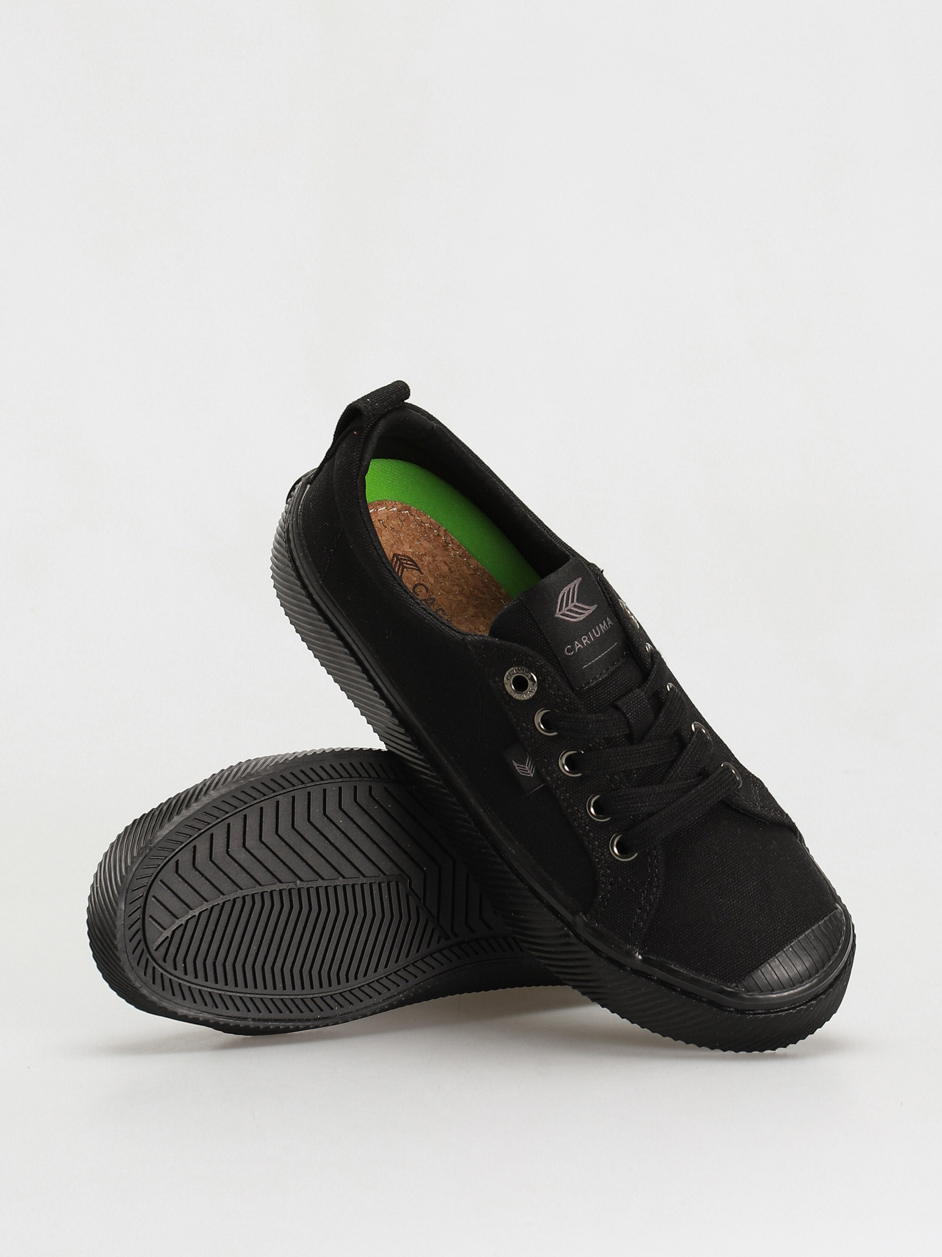 Buty Cariuma Oca Low (all black canvas)