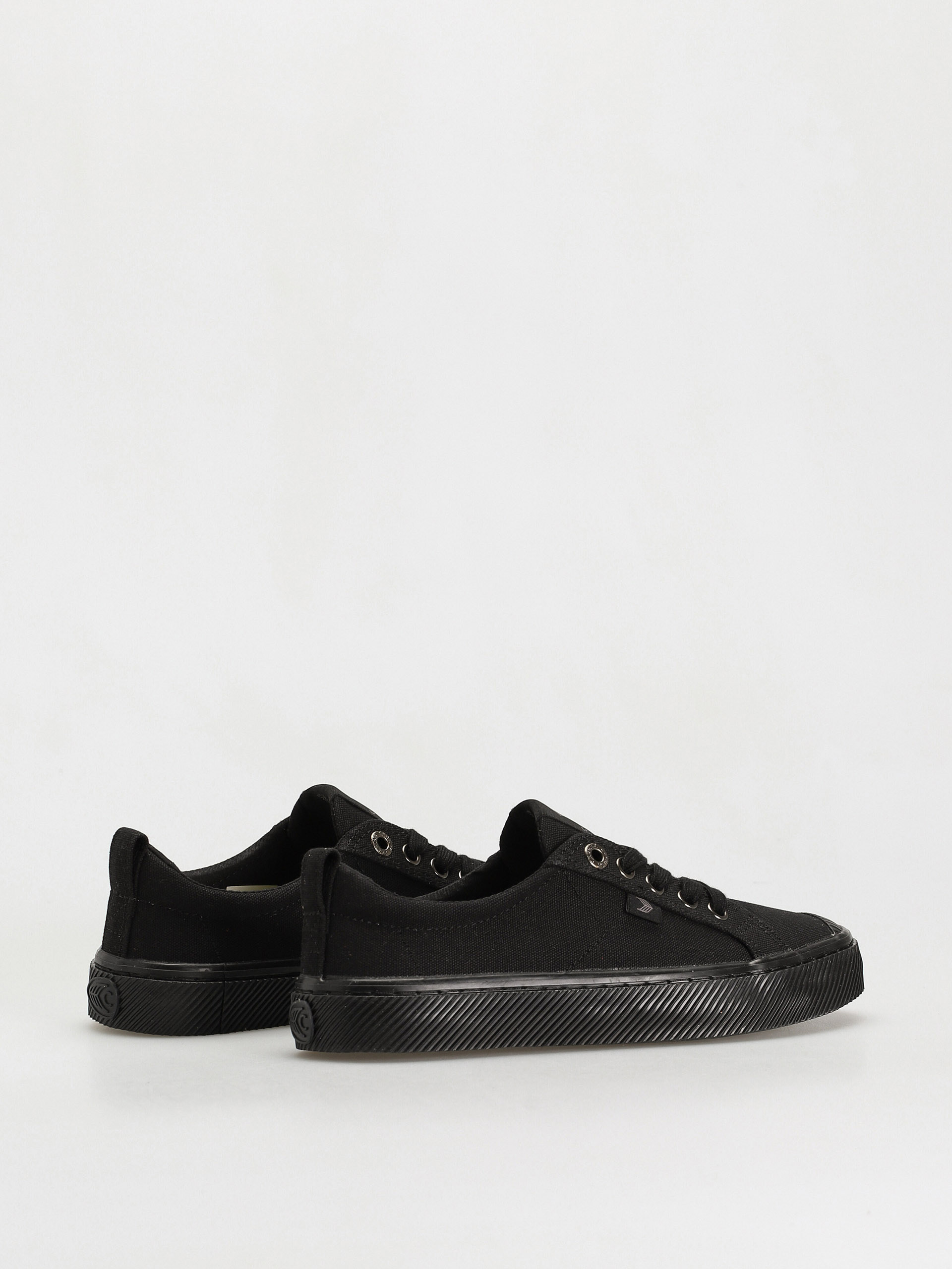 Buty Cariuma Oca Low (all black canvas)