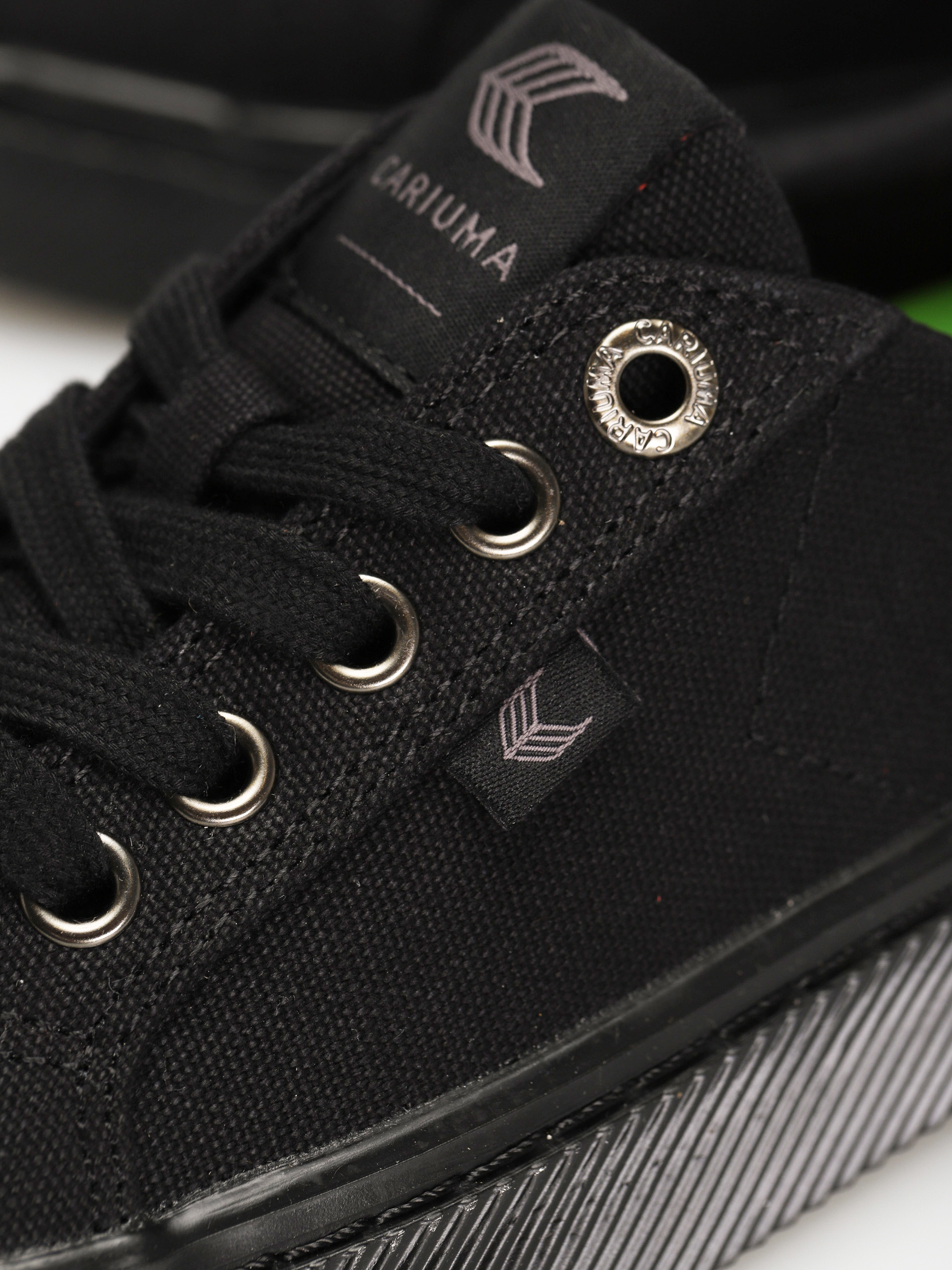 Buty Cariuma Oca Low (all black canvas)