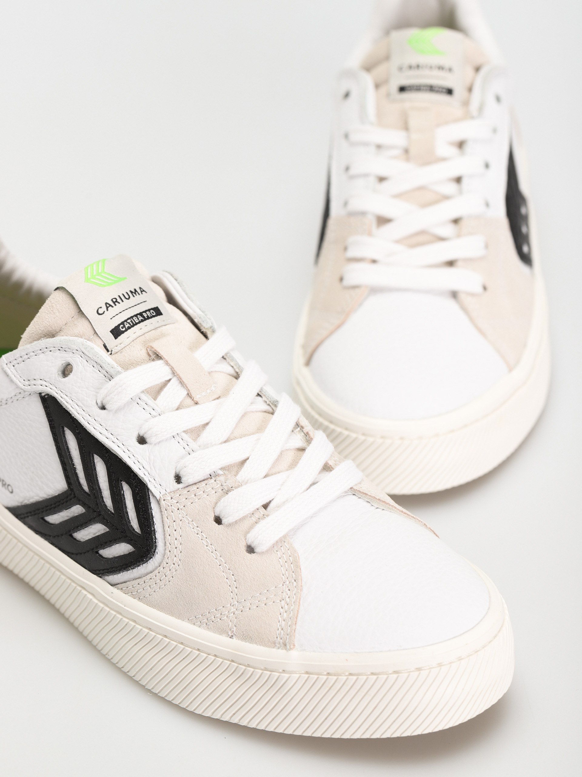 Buty Cariuma Catiba Pro (white premium leather vintage white suede)