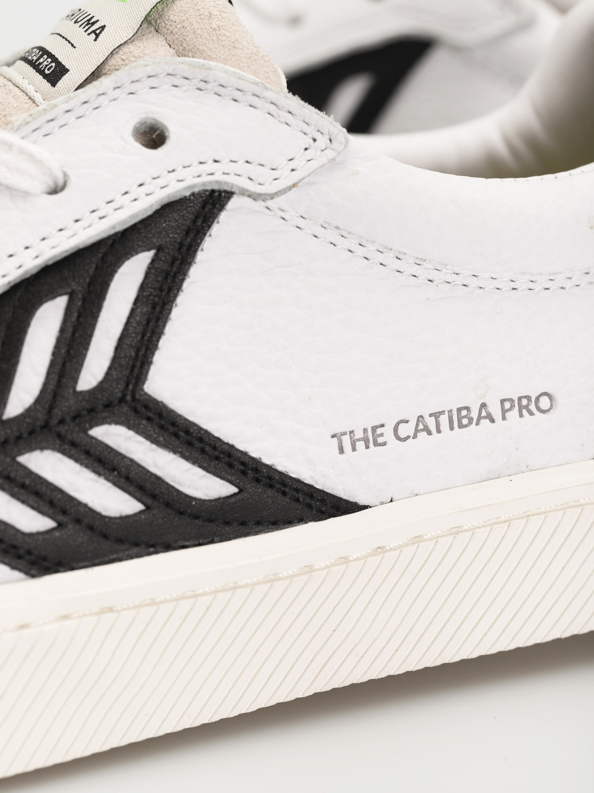 Buty Cariuma Catiba Pro (white premium leather vintage white suede)