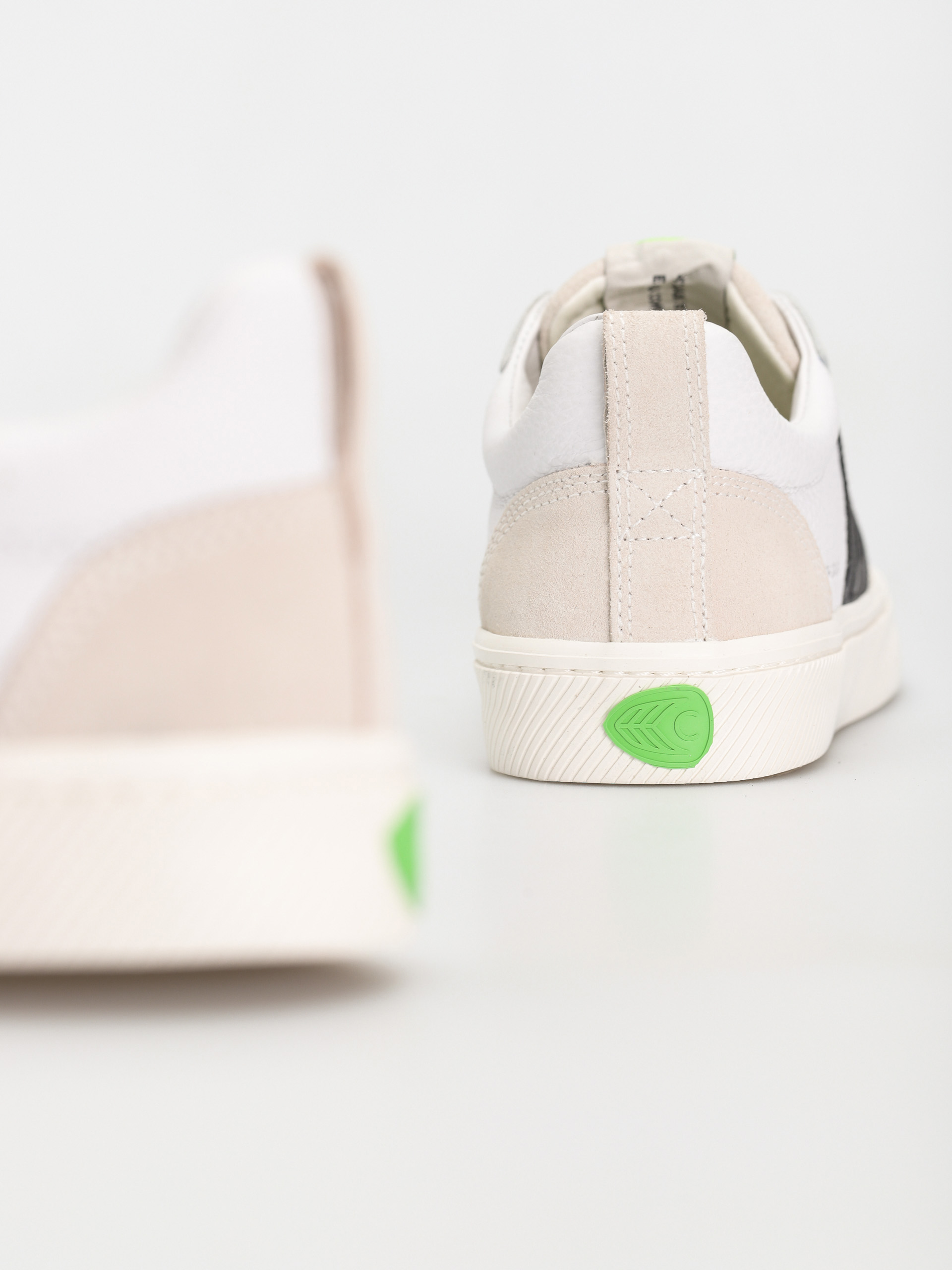 Buty Cariuma Catiba Pro (white premium leather vintage white suede)