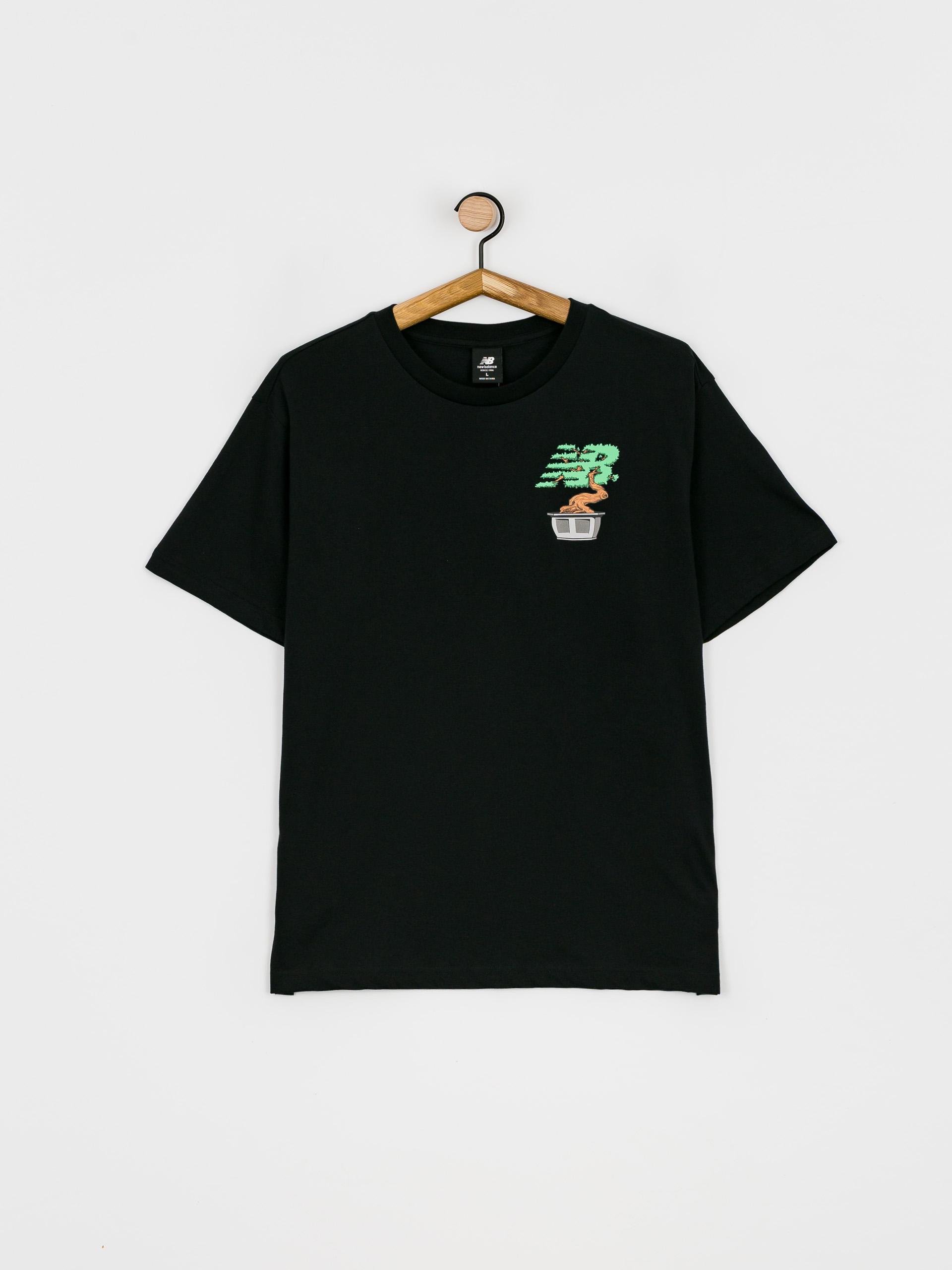 T-shirt New Balance Essentials Roots Graphic (black)