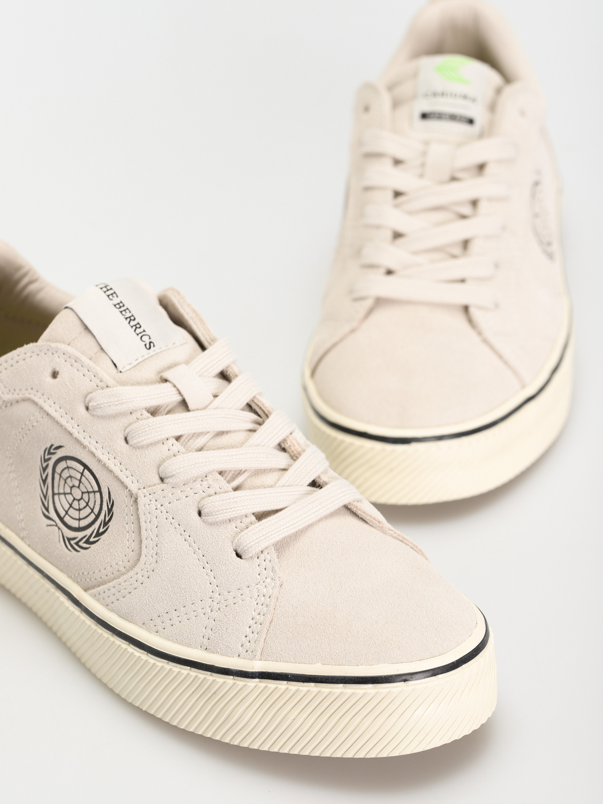 Buty Cariuma Catiba Pro Berrics (vintage white suede)