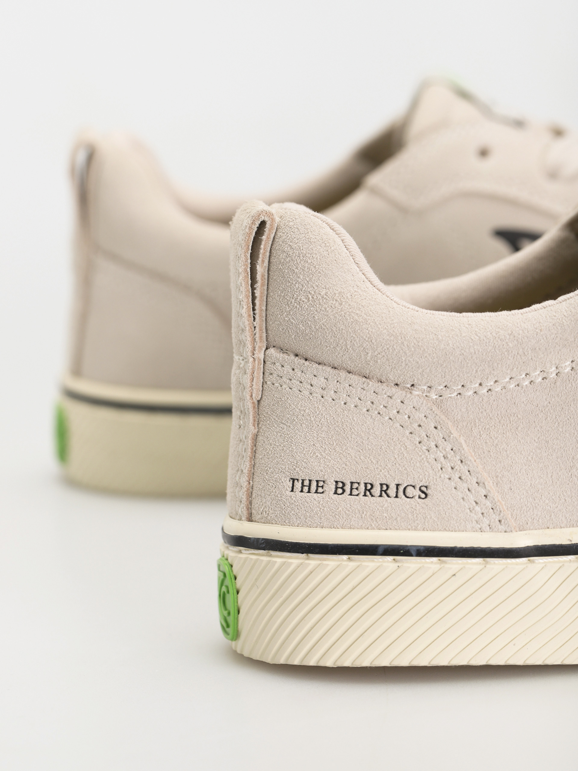 Buty Cariuma Catiba Pro Berrics (vintage white suede)