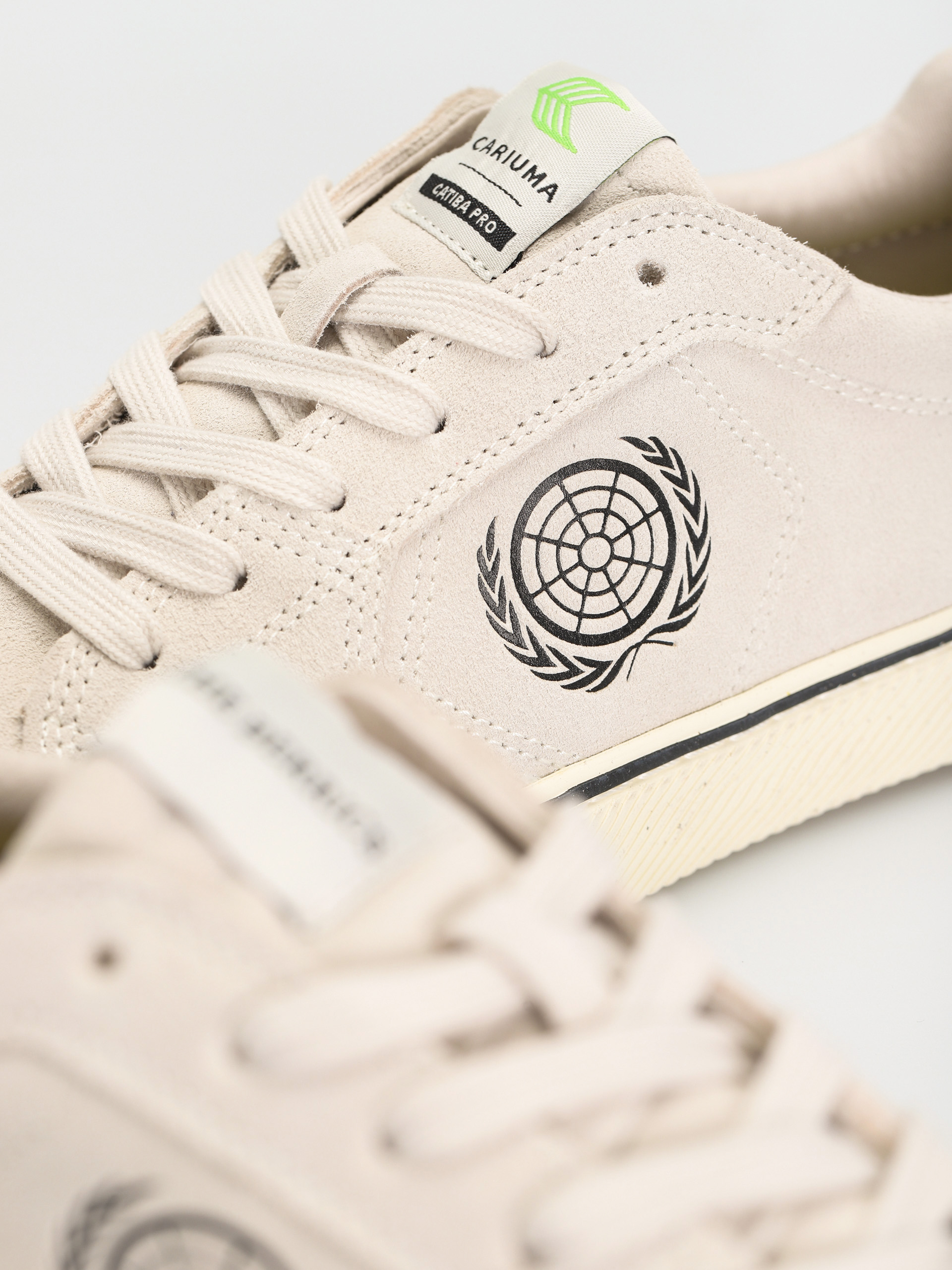 Buty Cariuma Catiba Pro Berrics (vintage white suede)