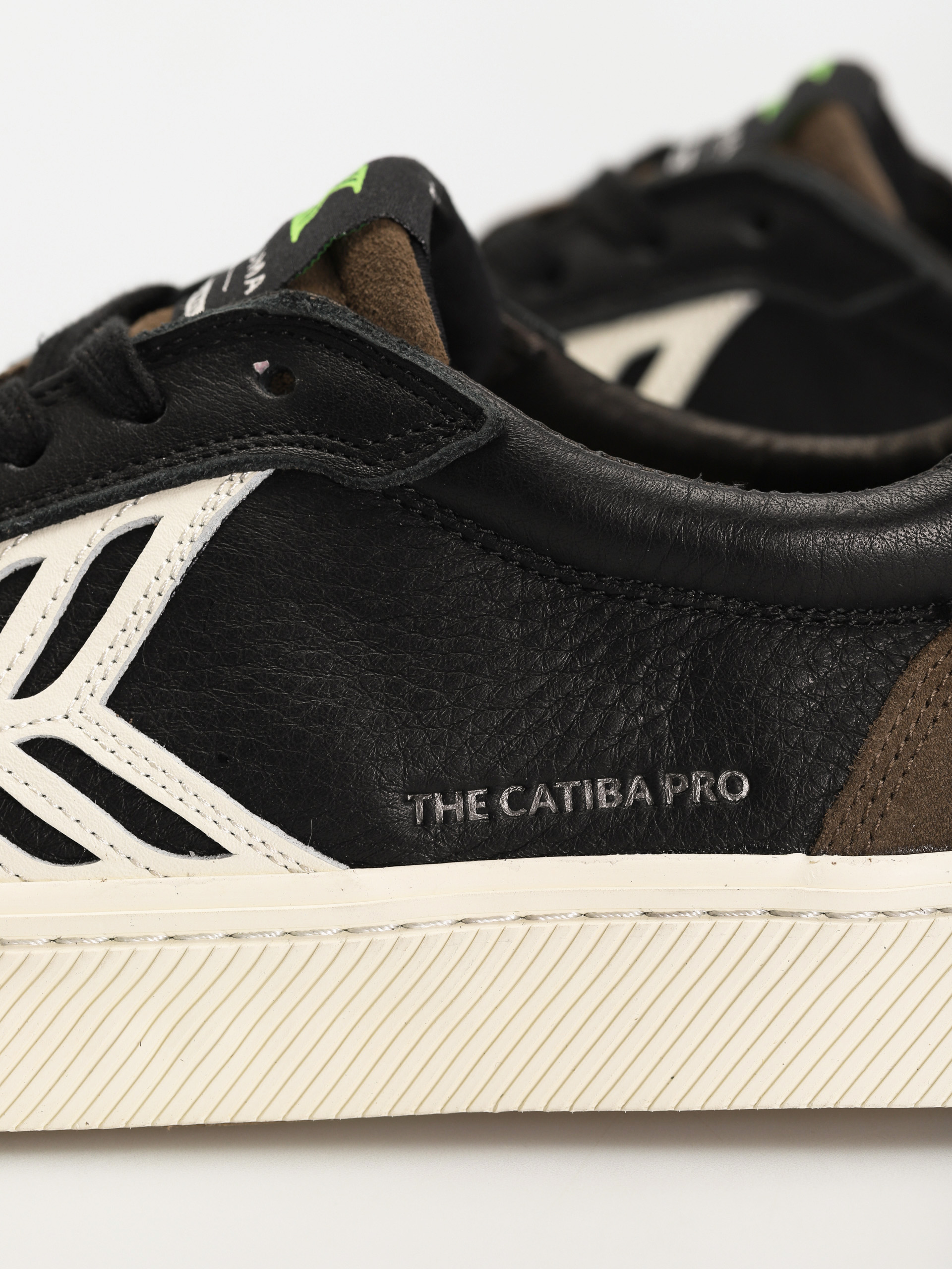 Buty Cariuma Catiba Pro (black premium leather dark khaki suede)