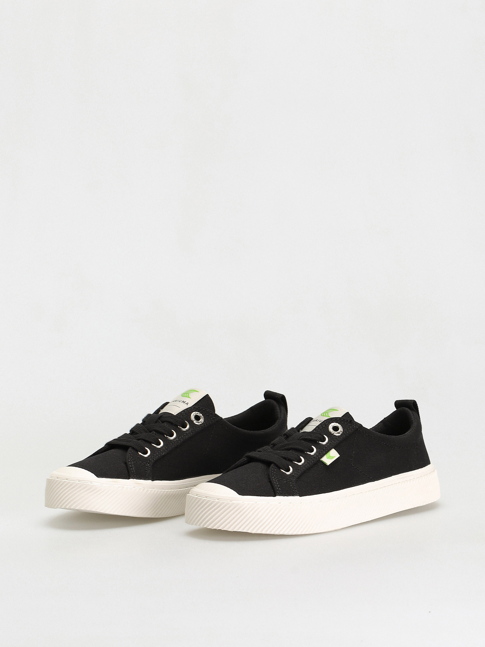 Buty Cariuma Oca Low (black canvas)