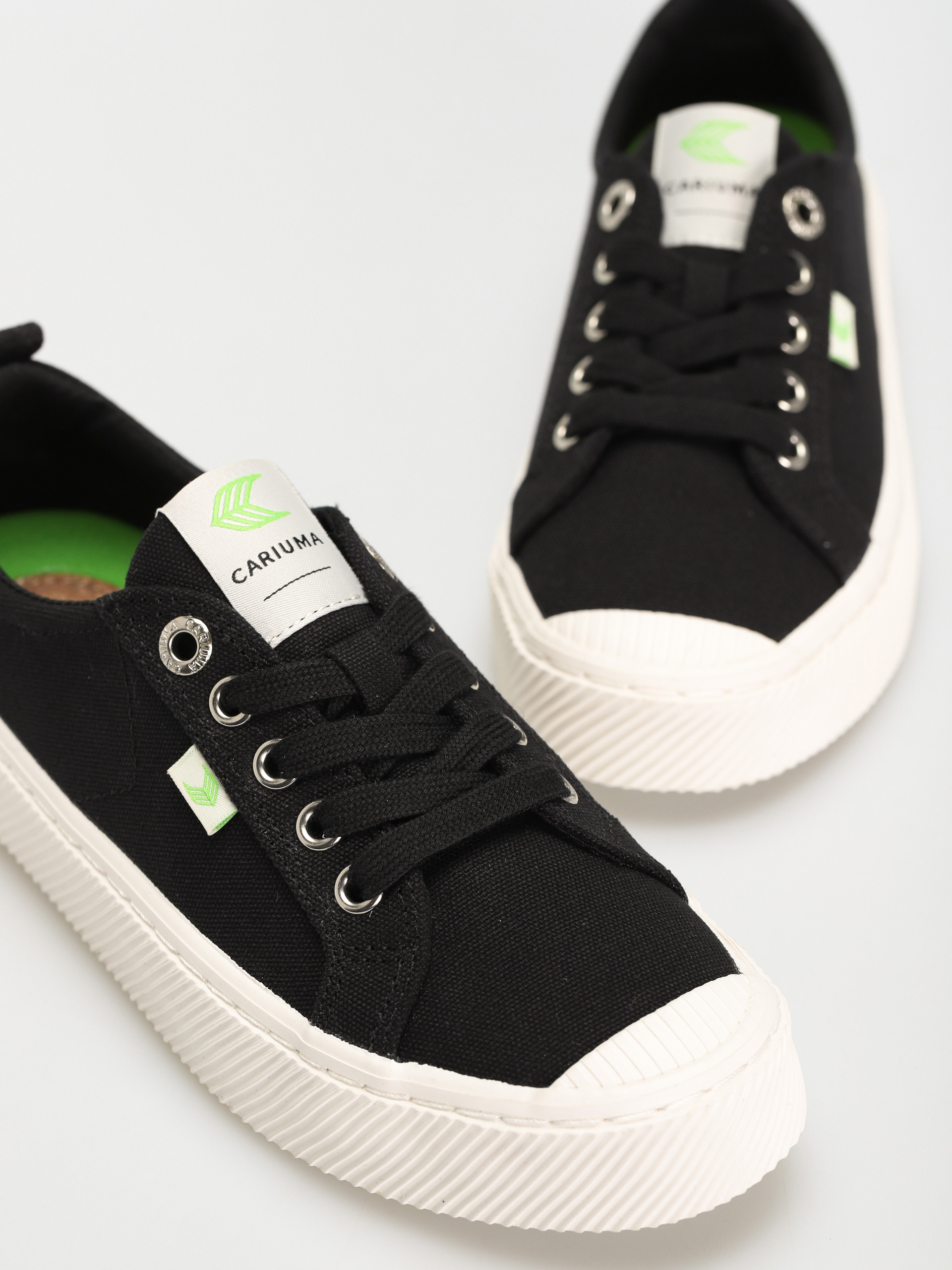 Buty Cariuma Oca Low (black canvas)
