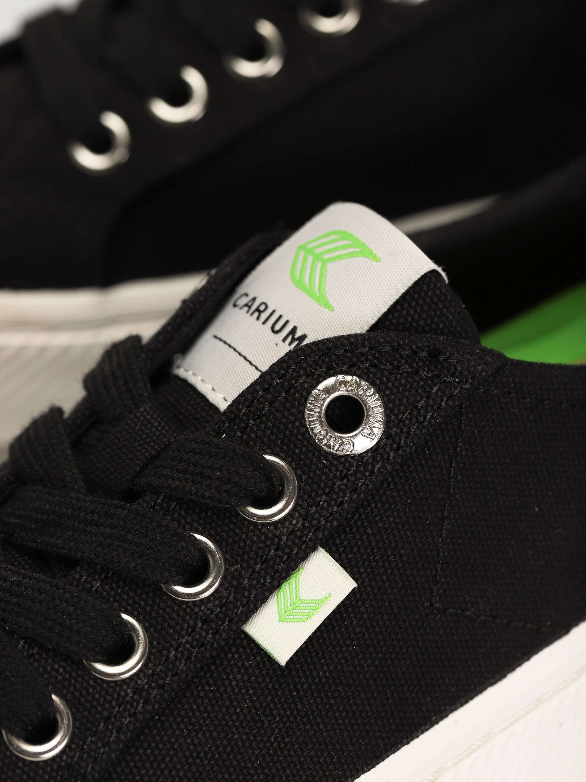 Buty Cariuma Oca Low (black canvas)