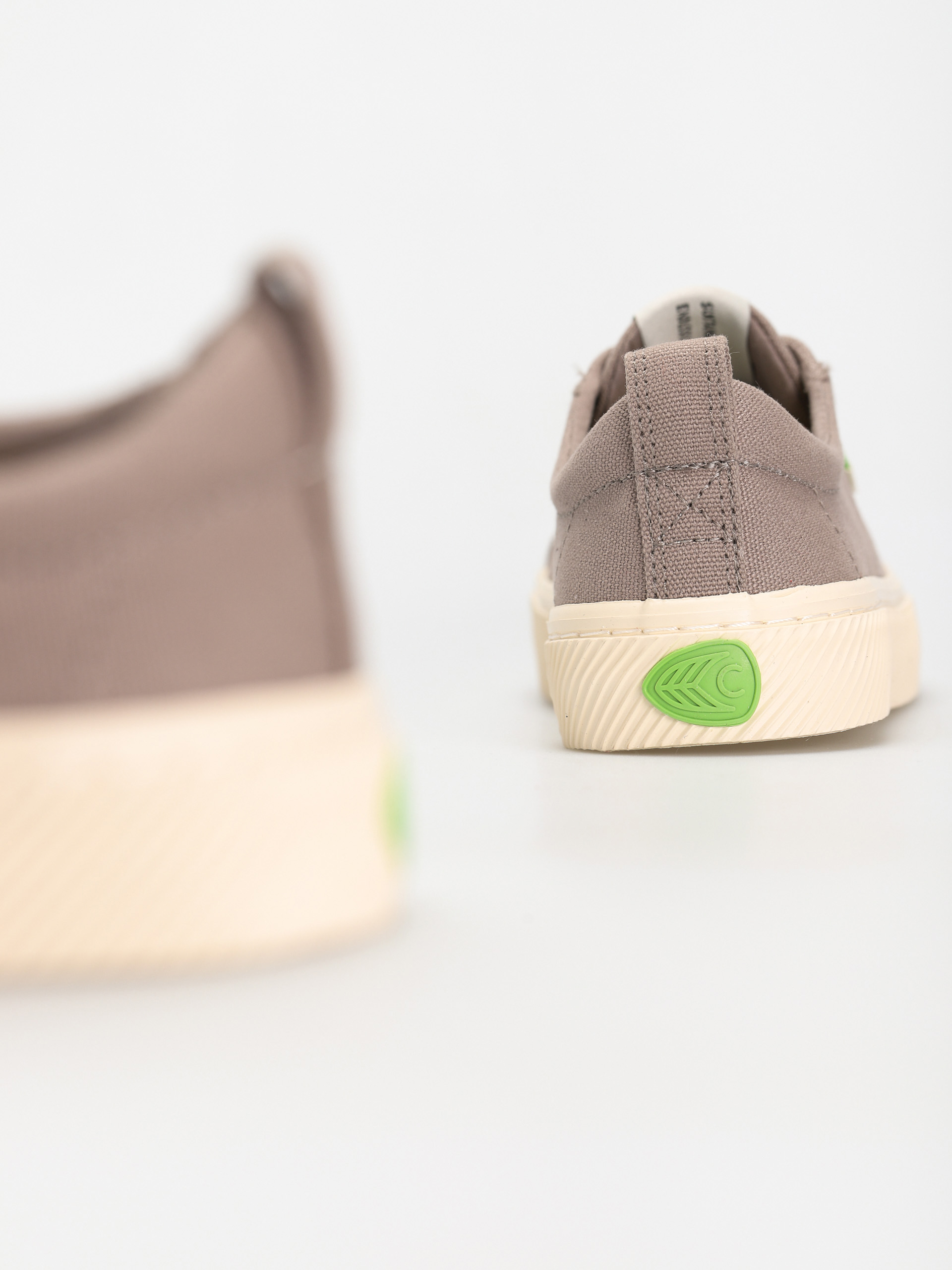 Buty Cariuma Oca Low (mystic grey canvas)