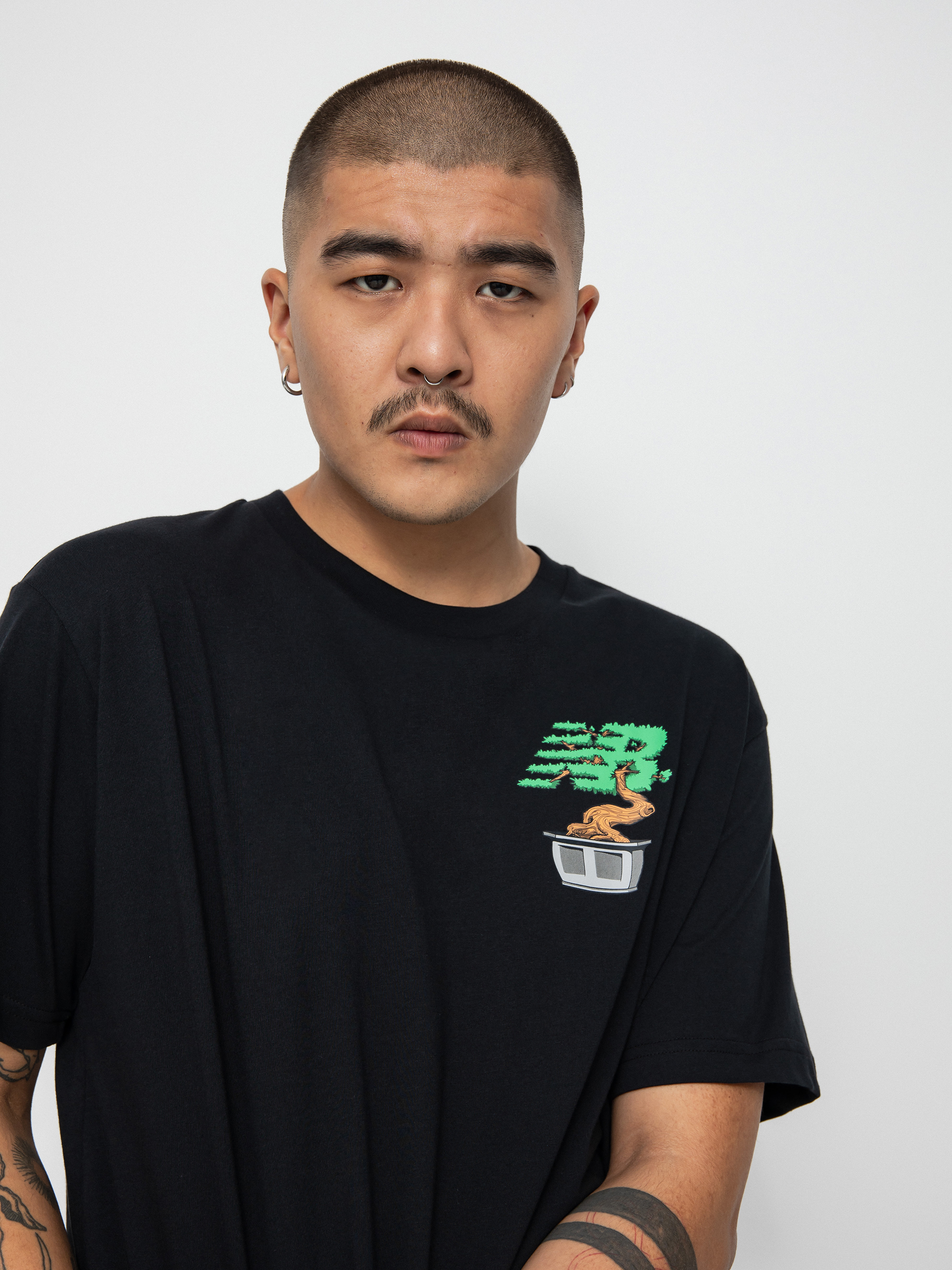 T-shirt New Balance Essentials Roots Graphic (black)