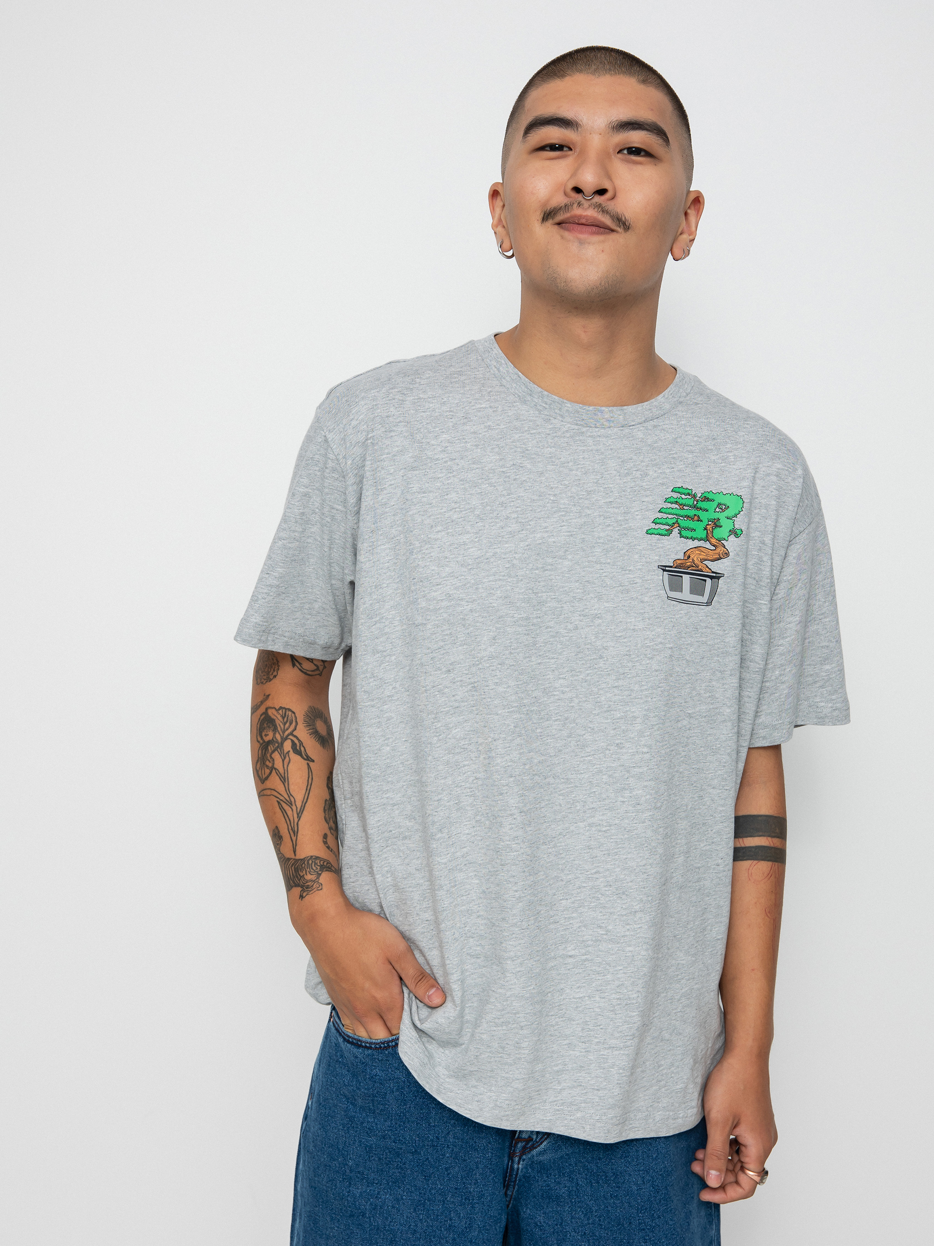 T-shirt New Balance Essentials Roots Graphic (grey)