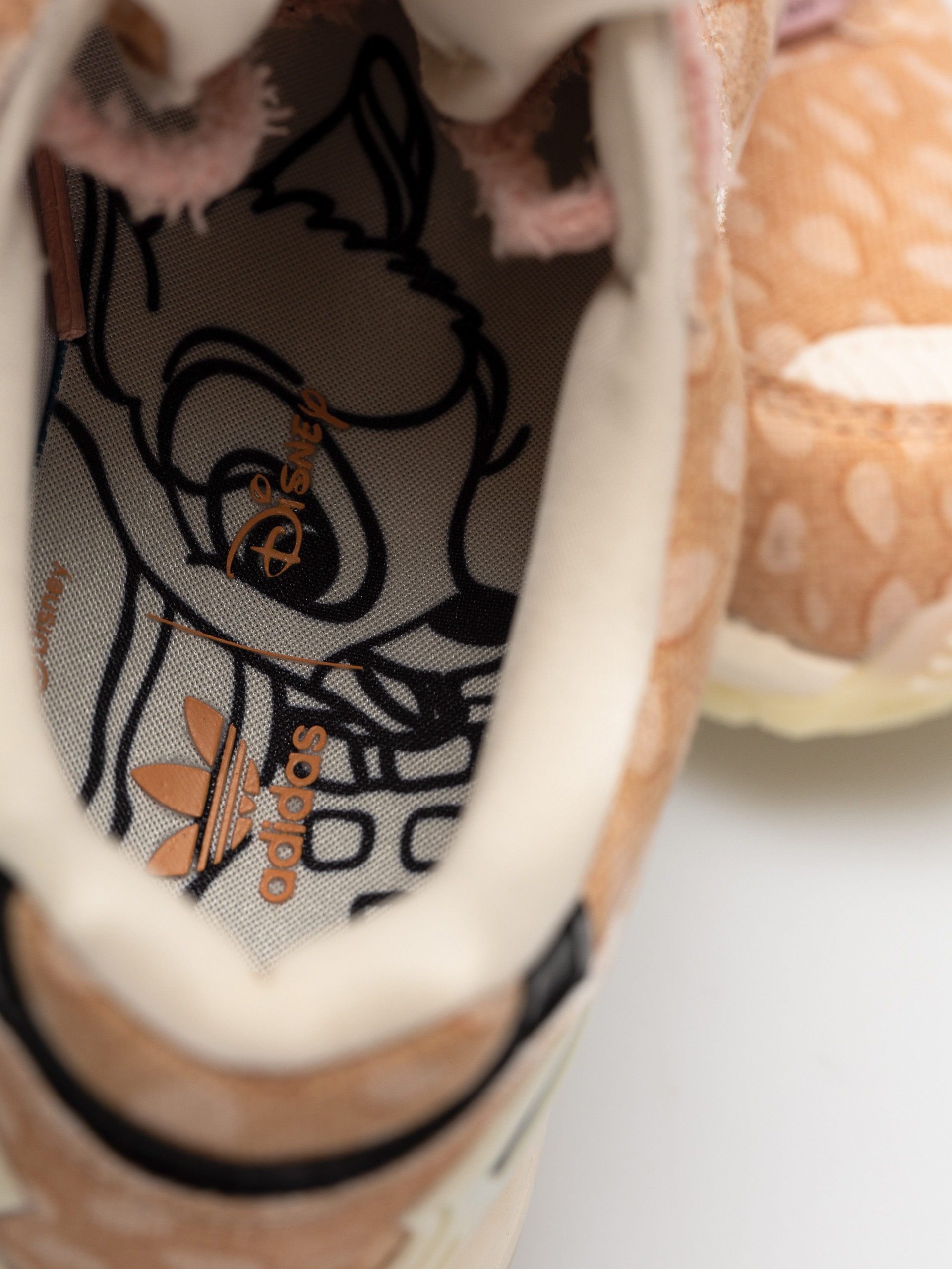 Buty adidas Originals Disney Zx 8000 Wmn (sand/cblack/wonmau)