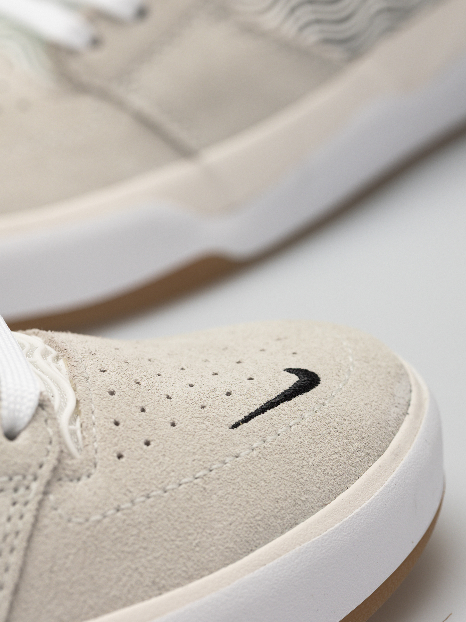Buty Nike SB Ishod (summit white/white summit white black)