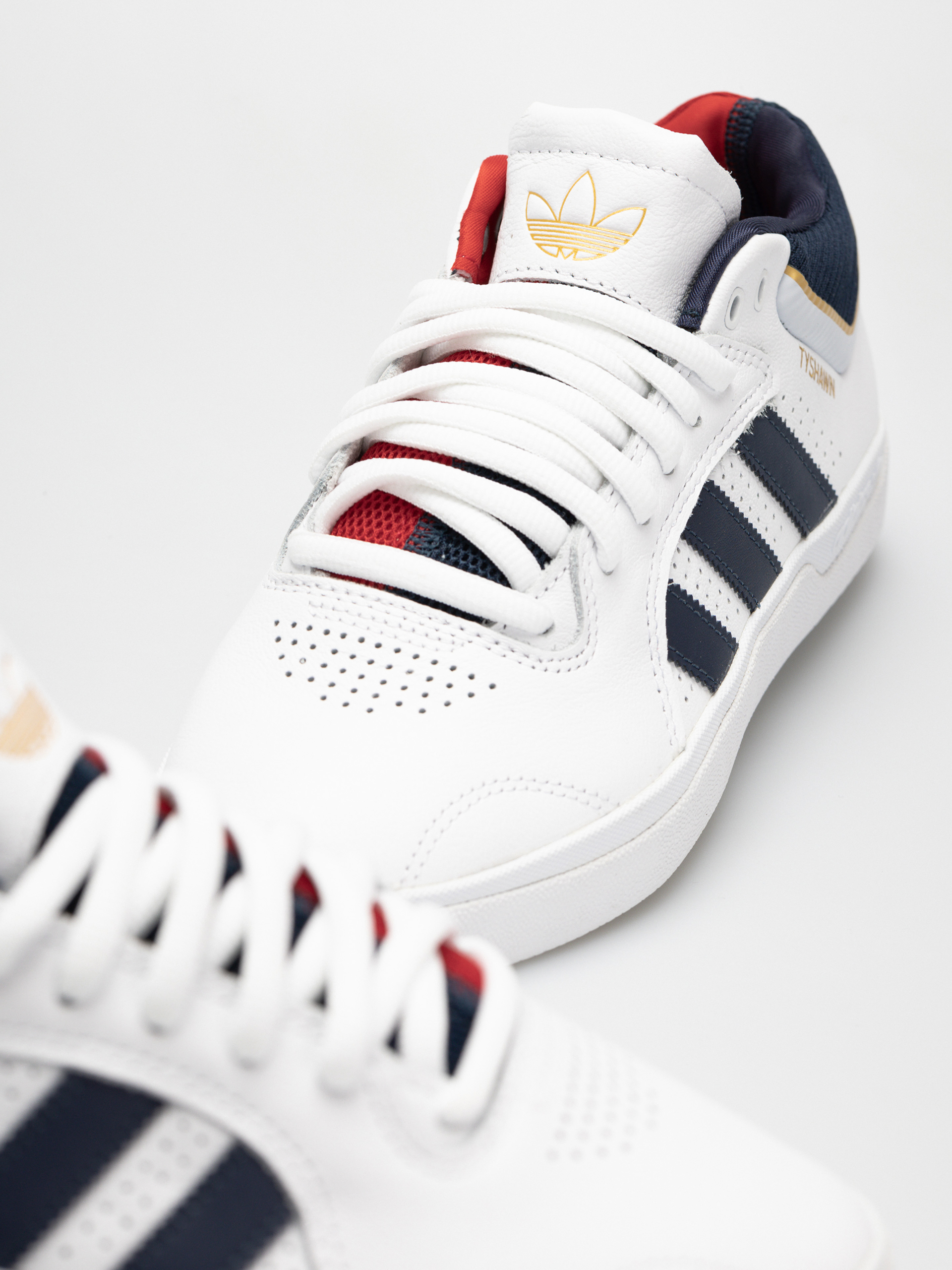 Buty adidas Tyshawn (ftwwht/conavy/goldmt)