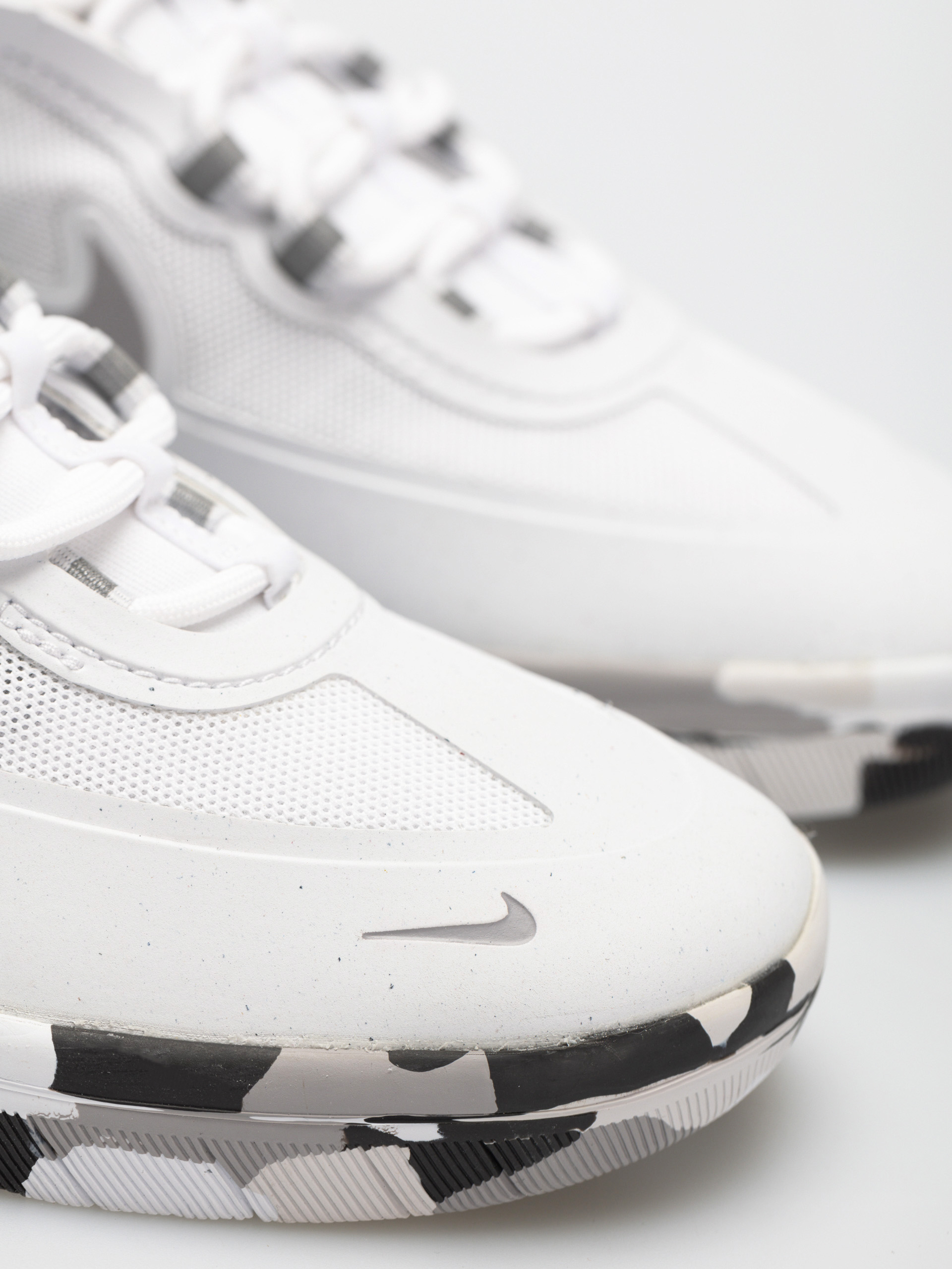 Buty Nike SB Nyjah Free 2 (white/atmosphere grey thunder grey)