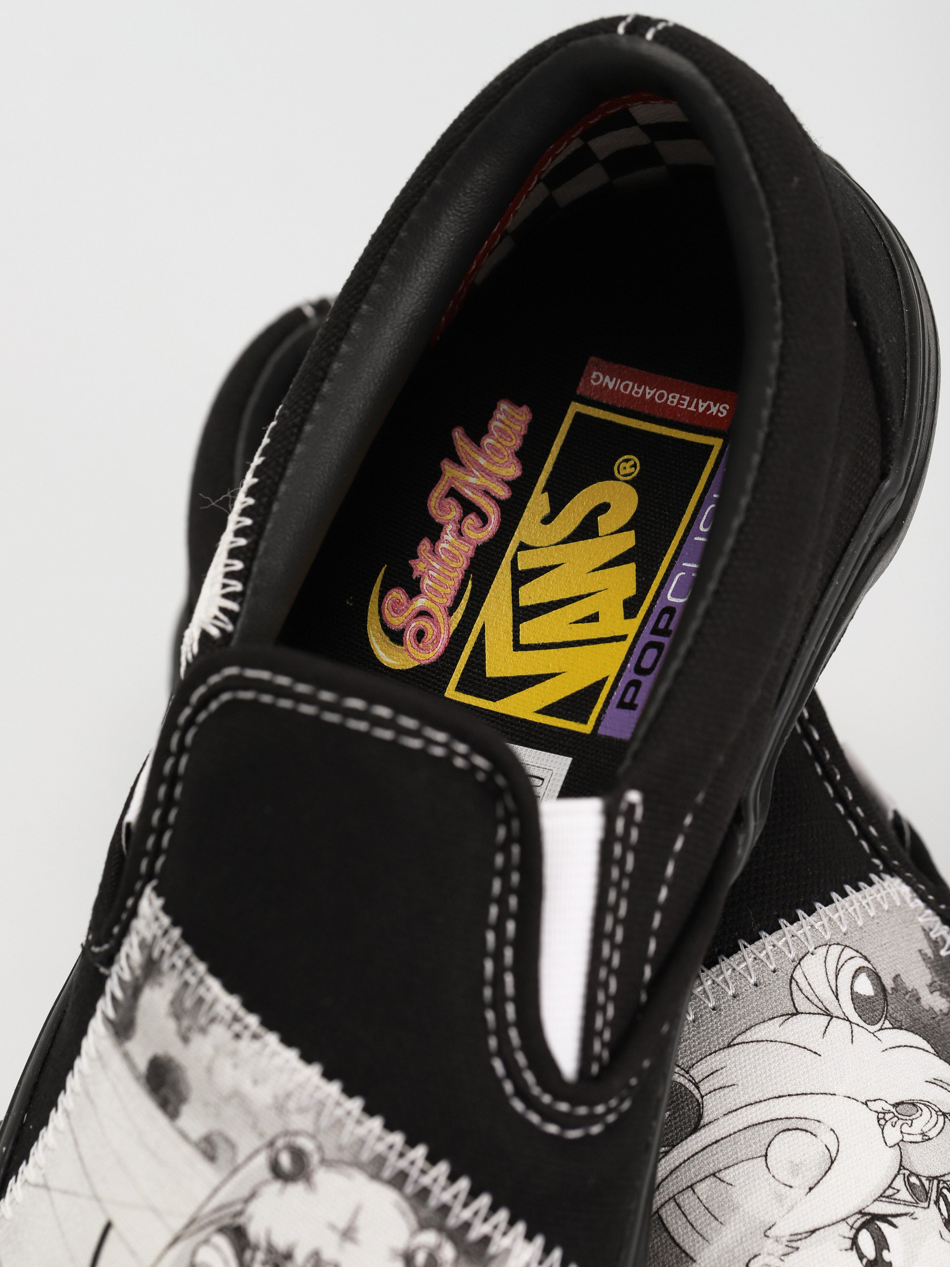 Buty Vans X Sailor Moon Skate Slip On (pretty guardian sailor moon white/black)