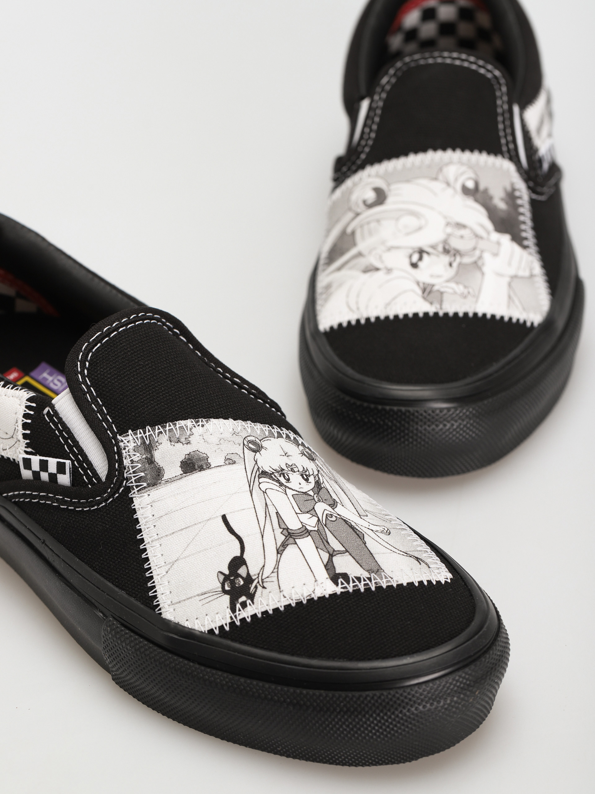 Buty Vans X Sailor Moon Skate Slip On (pretty guardian sailor moon white/black)