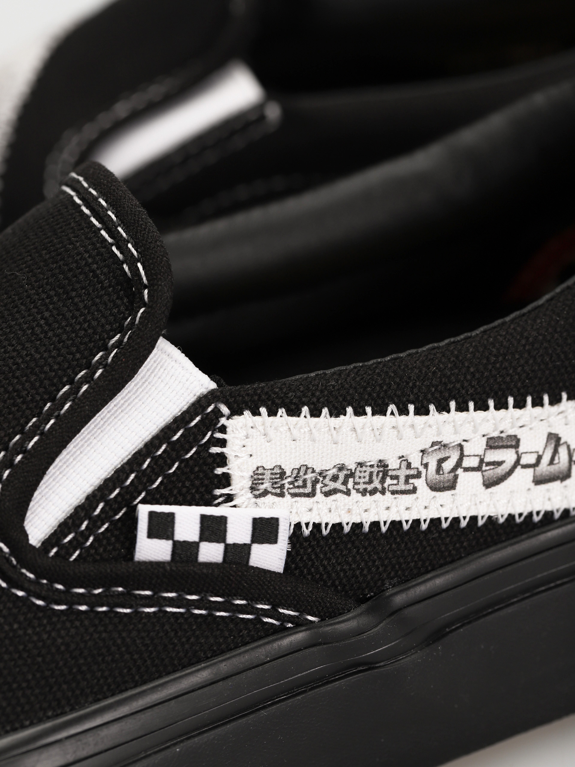 Buty Vans X Sailor Moon Skate Slip On (pretty guardian sailor moon white/black)