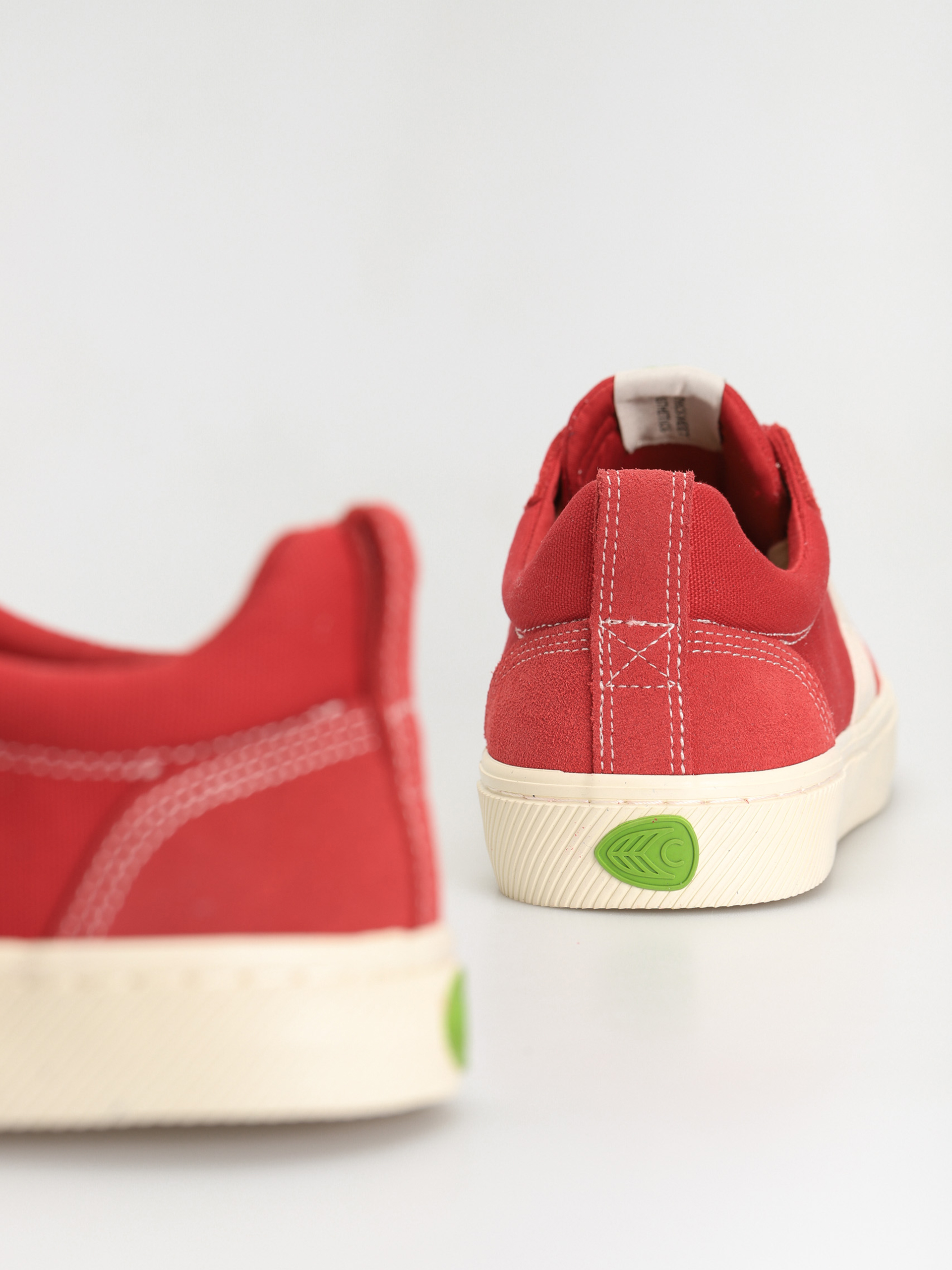 Buty Cariuma Catiba Pro (samba red suede and canvas contrast thread ivory logo)