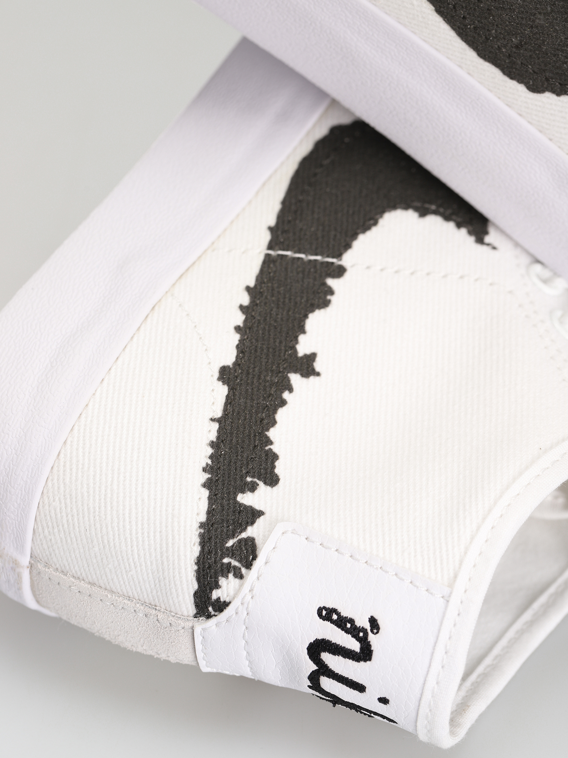 Buty Nike SB Blzr Court Mid Prm (white/black white)