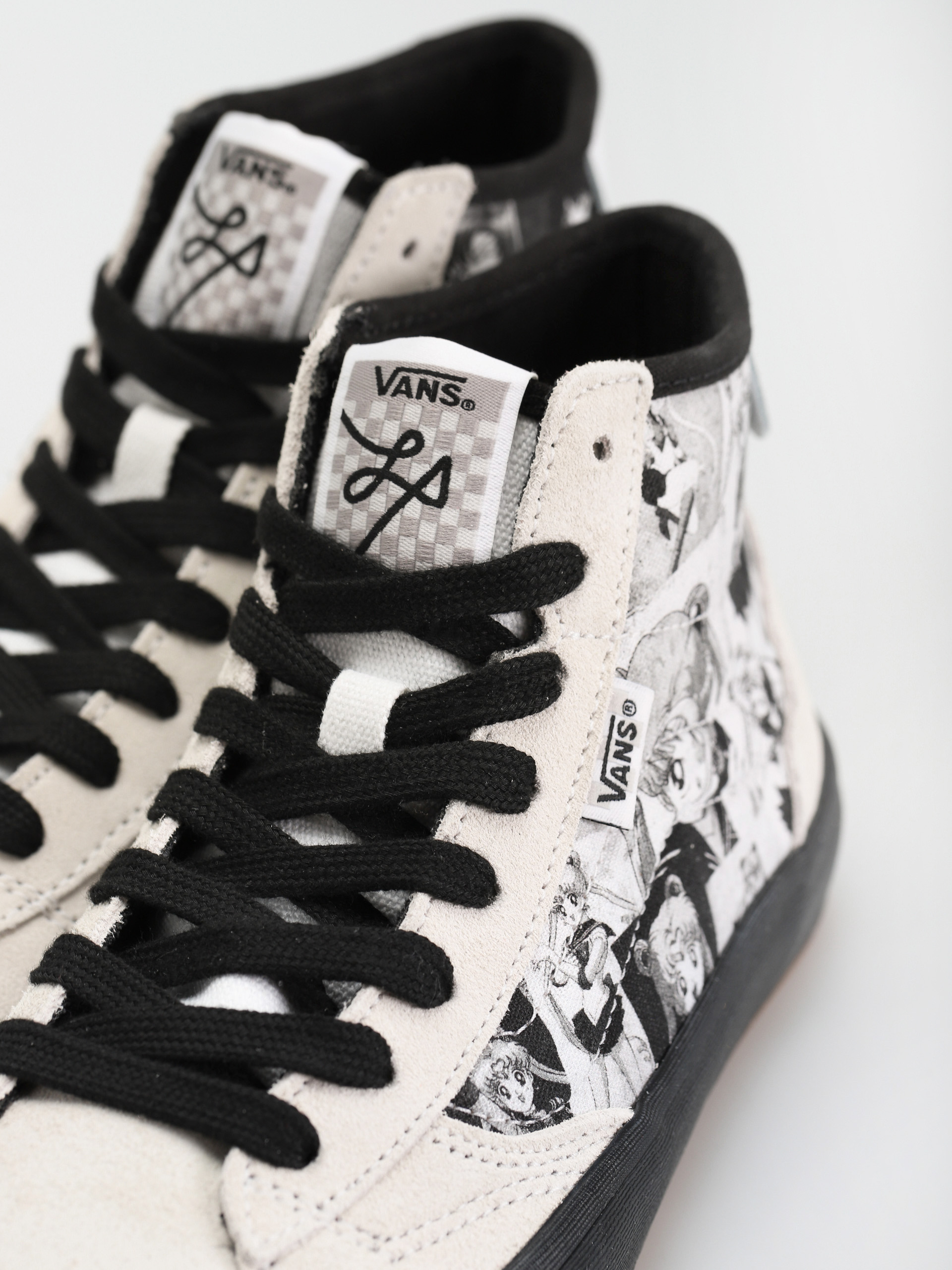 Buty Vans X Sailor Moon The Lizzie (pretty guardian sailor moon white/black)