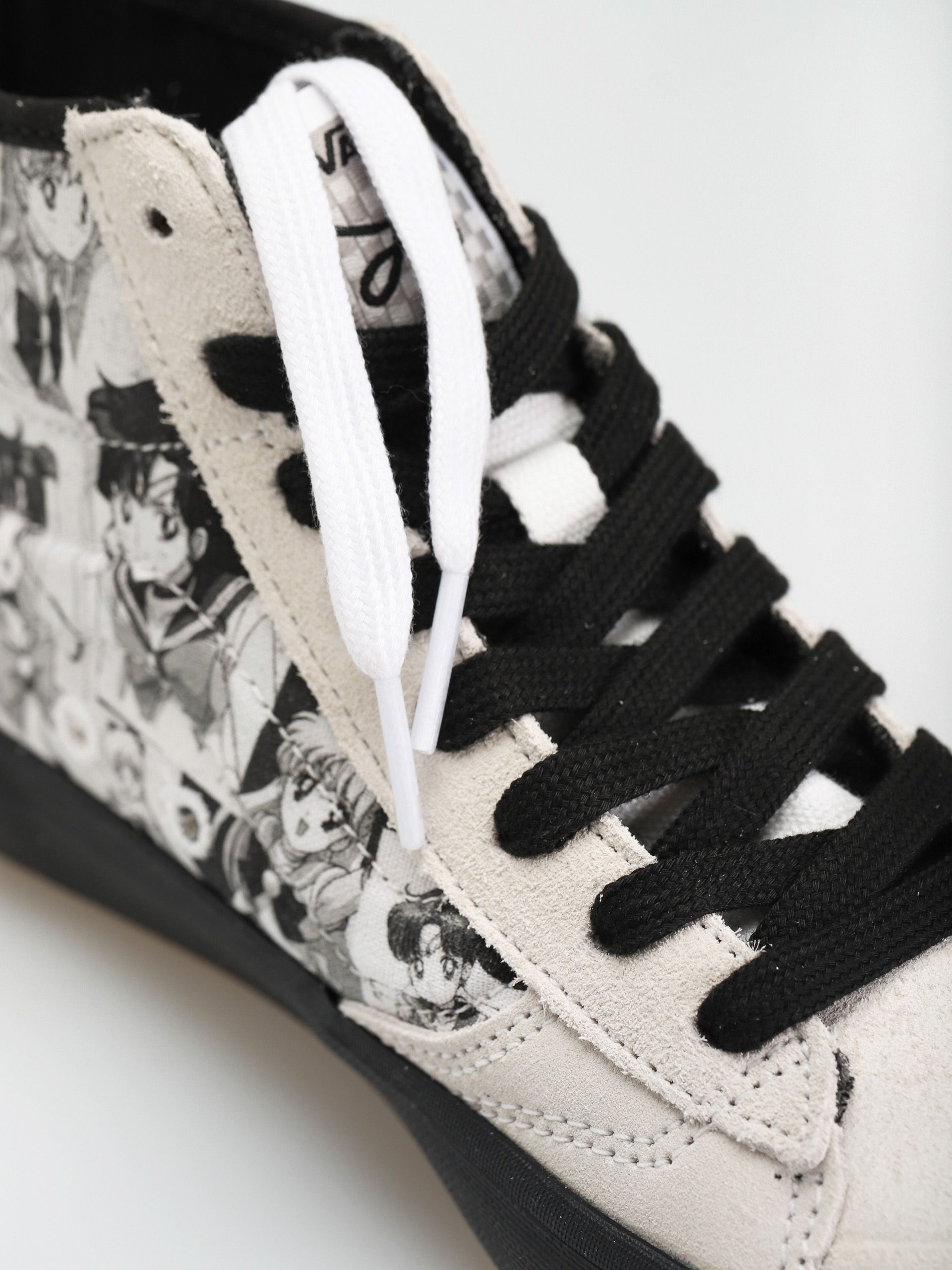 Buty Vans X Sailor Moon The Lizzie (pretty guardian sailor moon white/black)