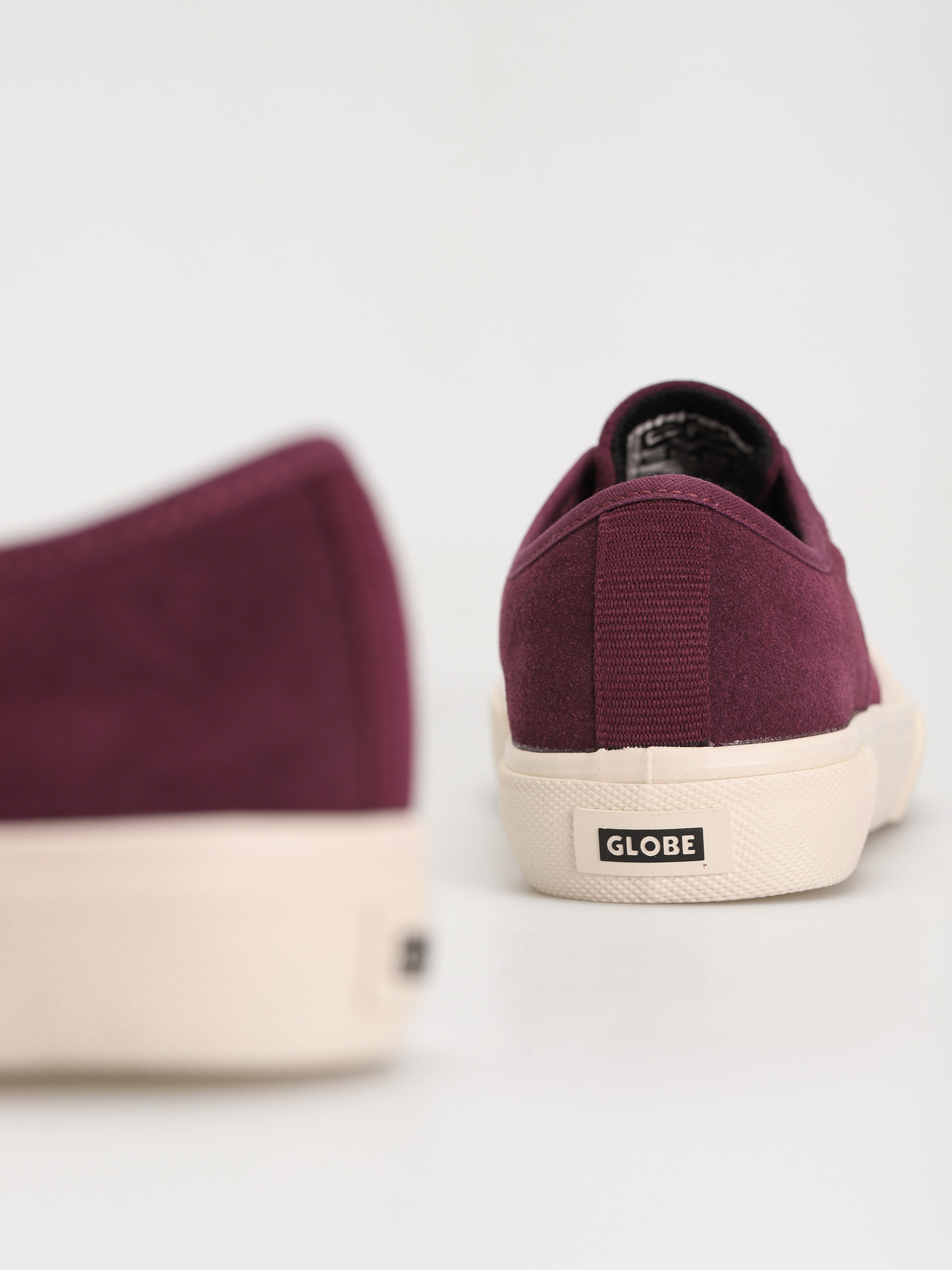 Buty Globe Surplus (beetroot/antique white)