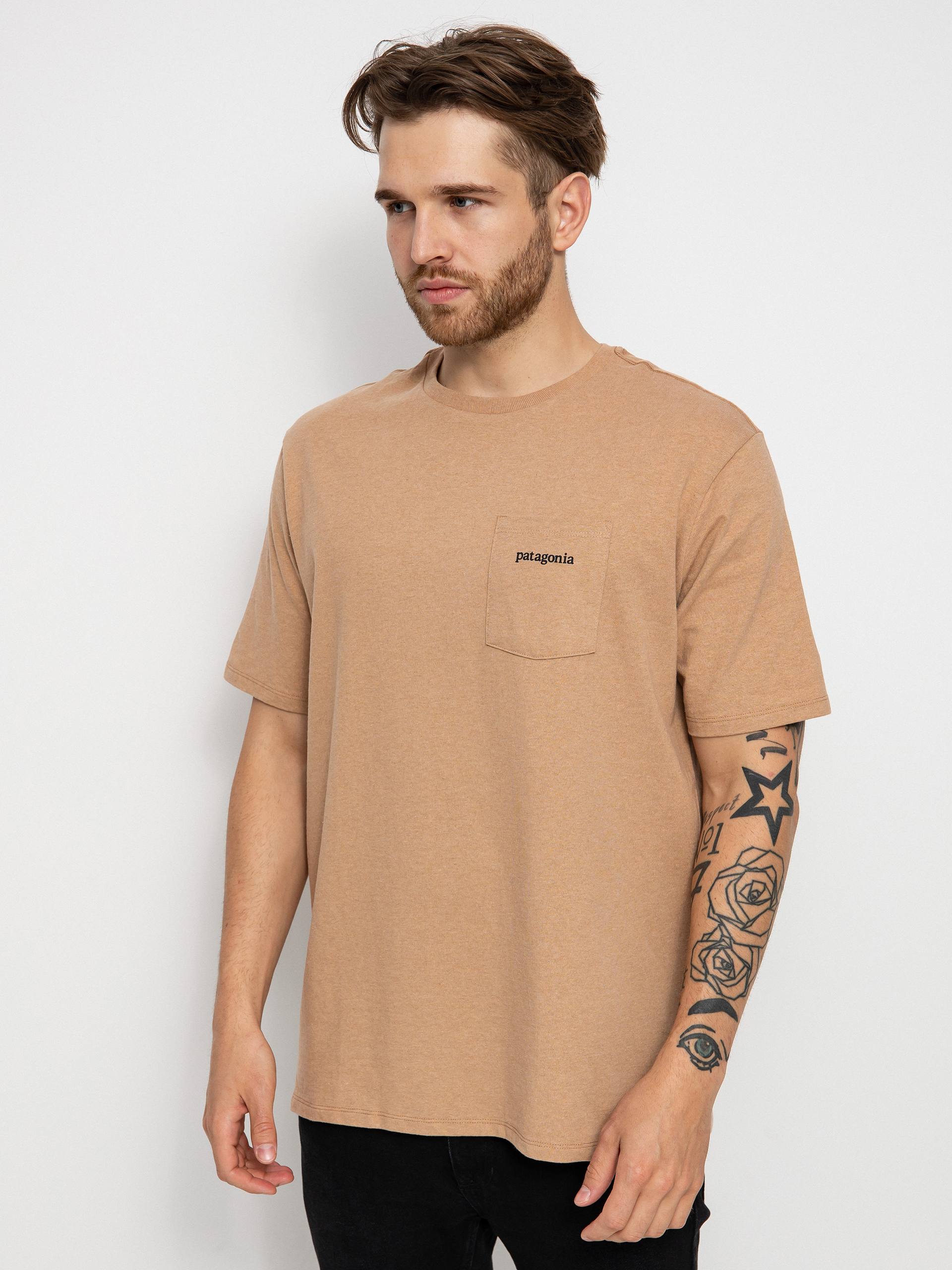 T-shirt Patagonia Line Logo Ridge Pocket Responsibili (dark camel)