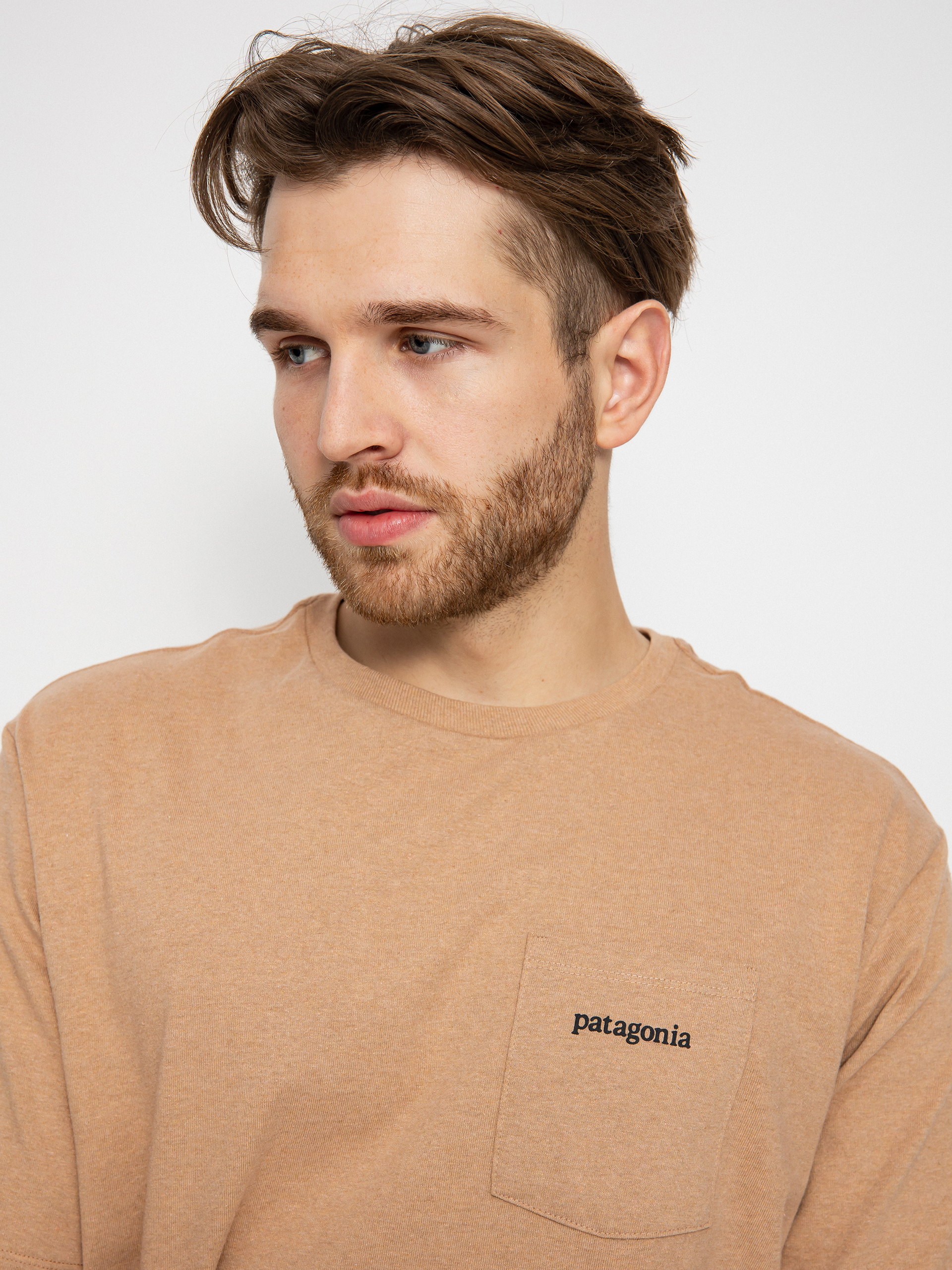 T-shirt Patagonia Line Logo Ridge Pocket Responsibili (dark camel)