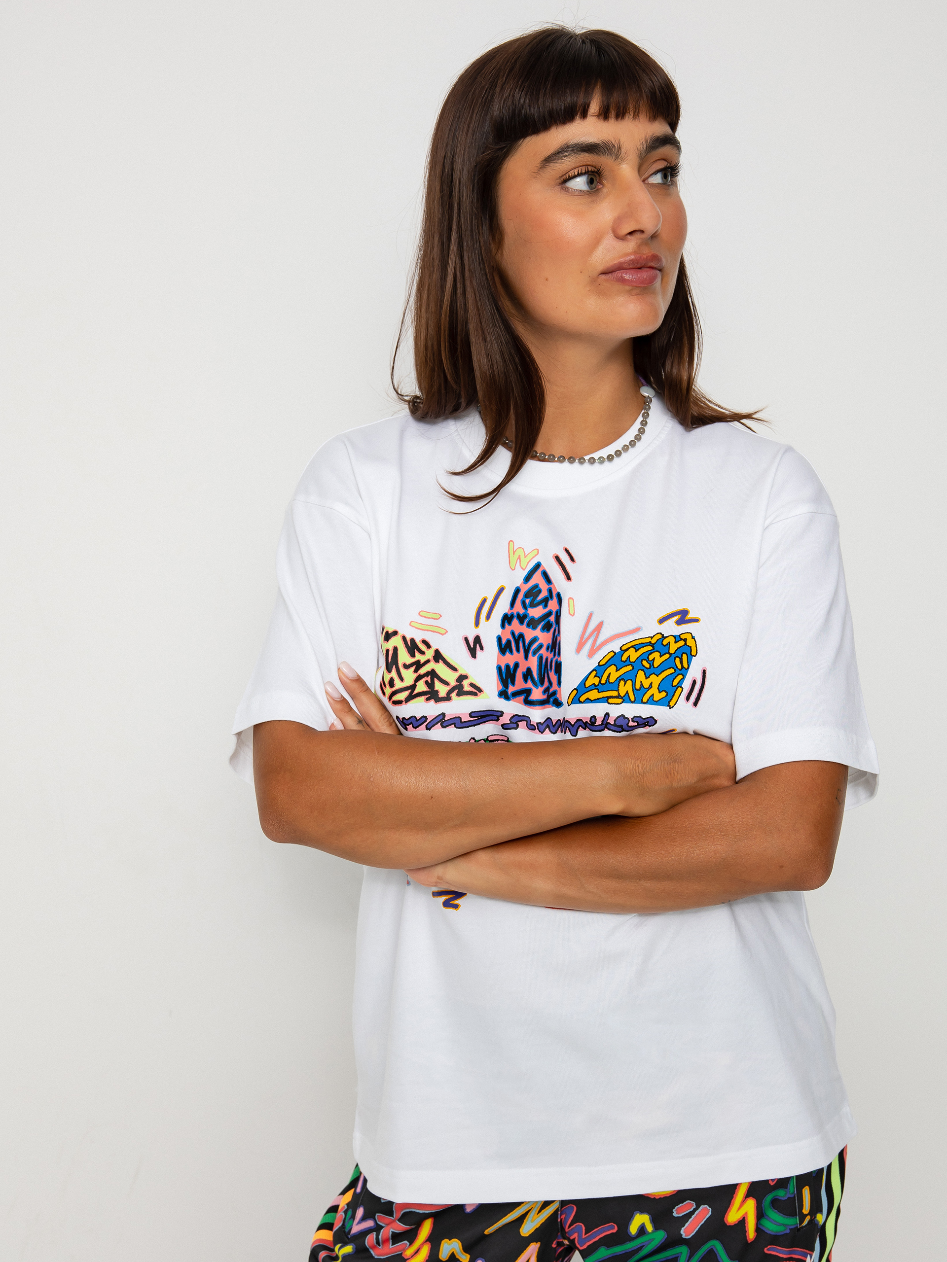 T-shirt adidas Originals Loveuni Tref Te (white/multco)